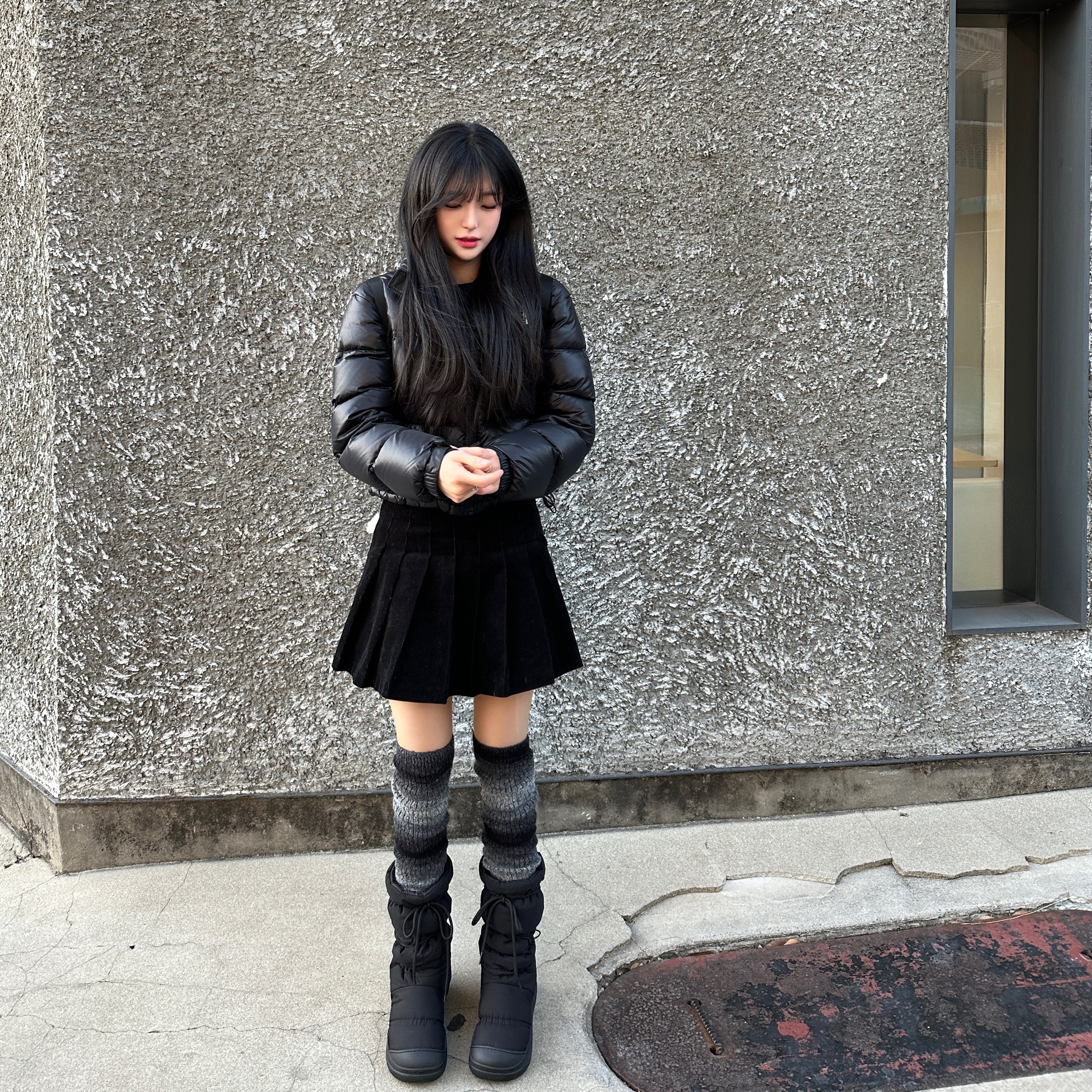 (W) The North Face Nuptse Short Jacket Black, (W) Rockfishweatherwear Hayden Long Puff Padded Boots Black 착용 스타일