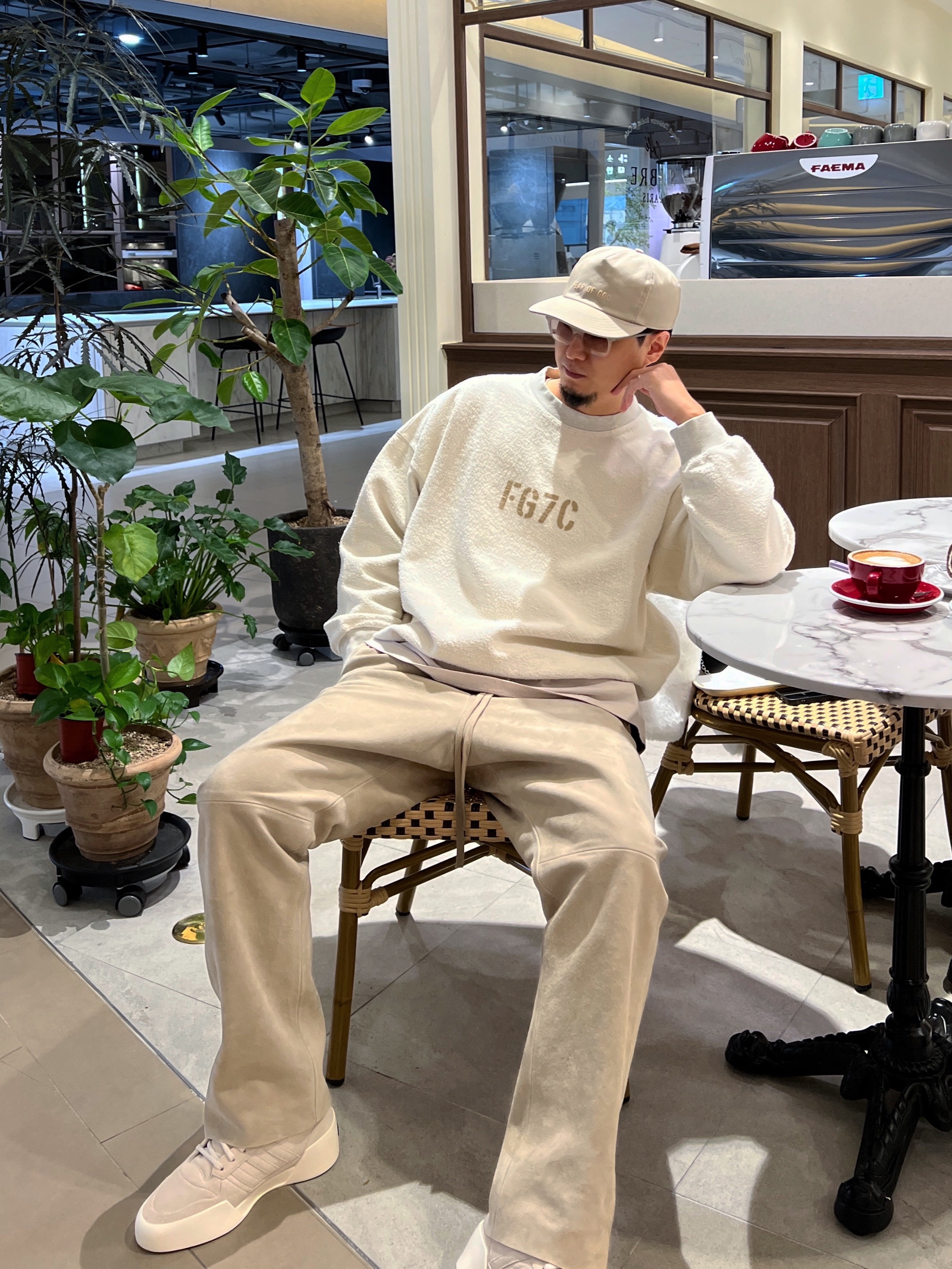 Adidas x Fear of God Athletics 86 Low Talc 착용 스타일