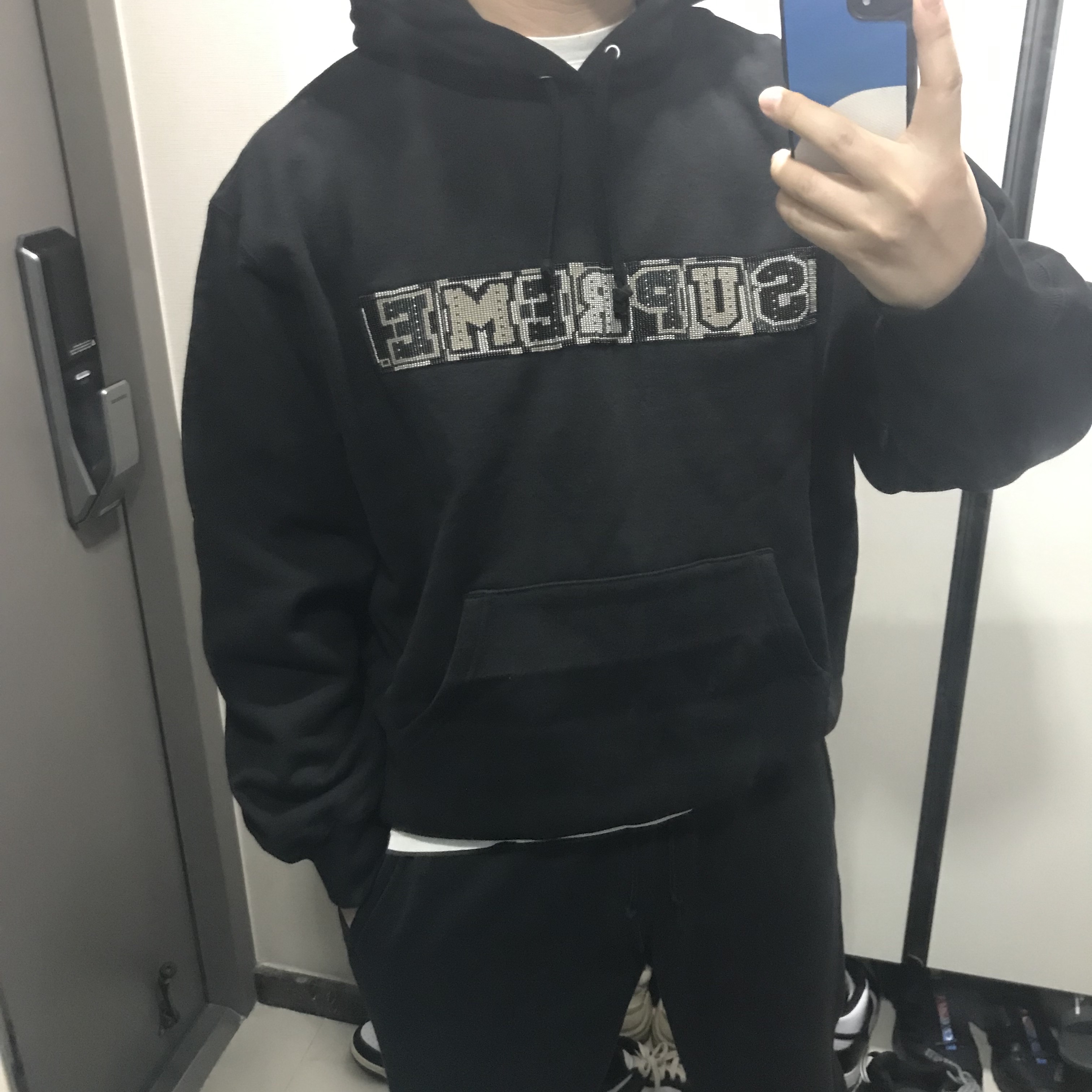Supreme Beaded Hooded Sweatshirt Black - 23SS 착용 스타일