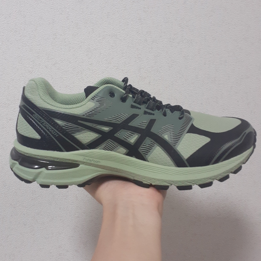 Asics Gel-Terrain Dark Jade Black 착용 스타일