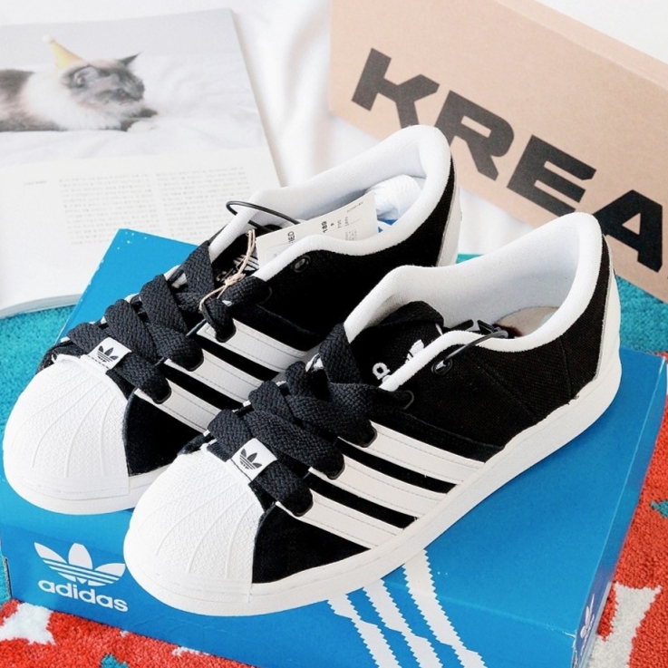 Adidas Superstar Supermodified Core Black Cloud White 착용 스타일 - 1