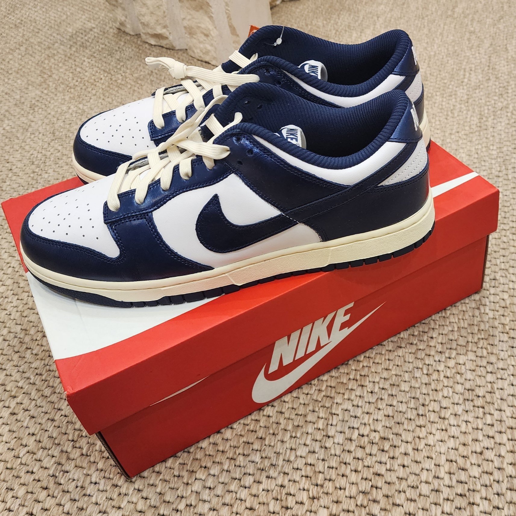 (W) Nike Dunk Low PRM Midnight Navy and White 착용 스타일