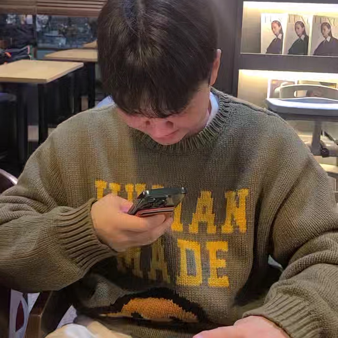 휴먼 메이드 닥스 니트 스웨터 그린 착용 스타일
