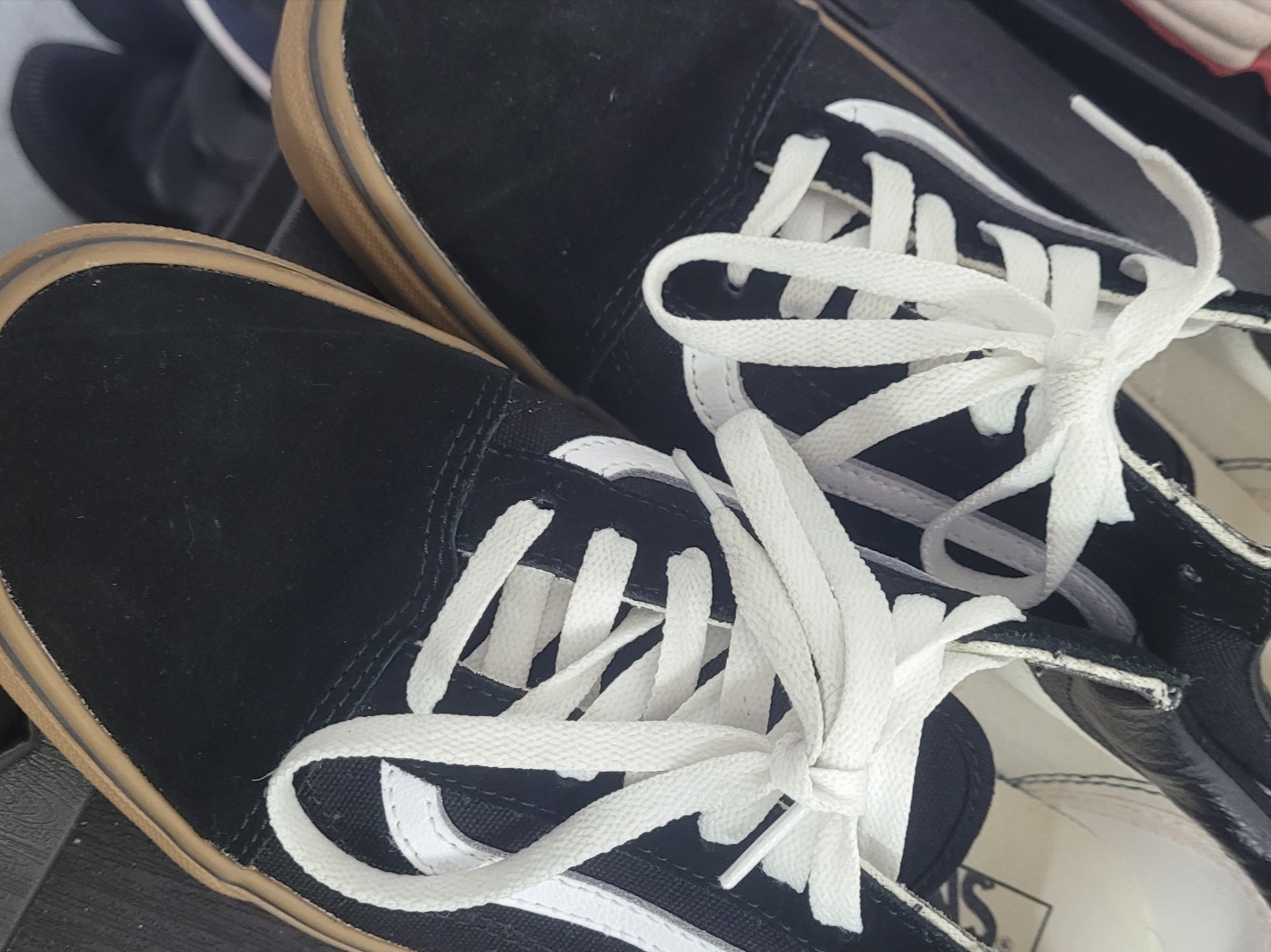 Vans Old Skool Black Gum 착용 스타일