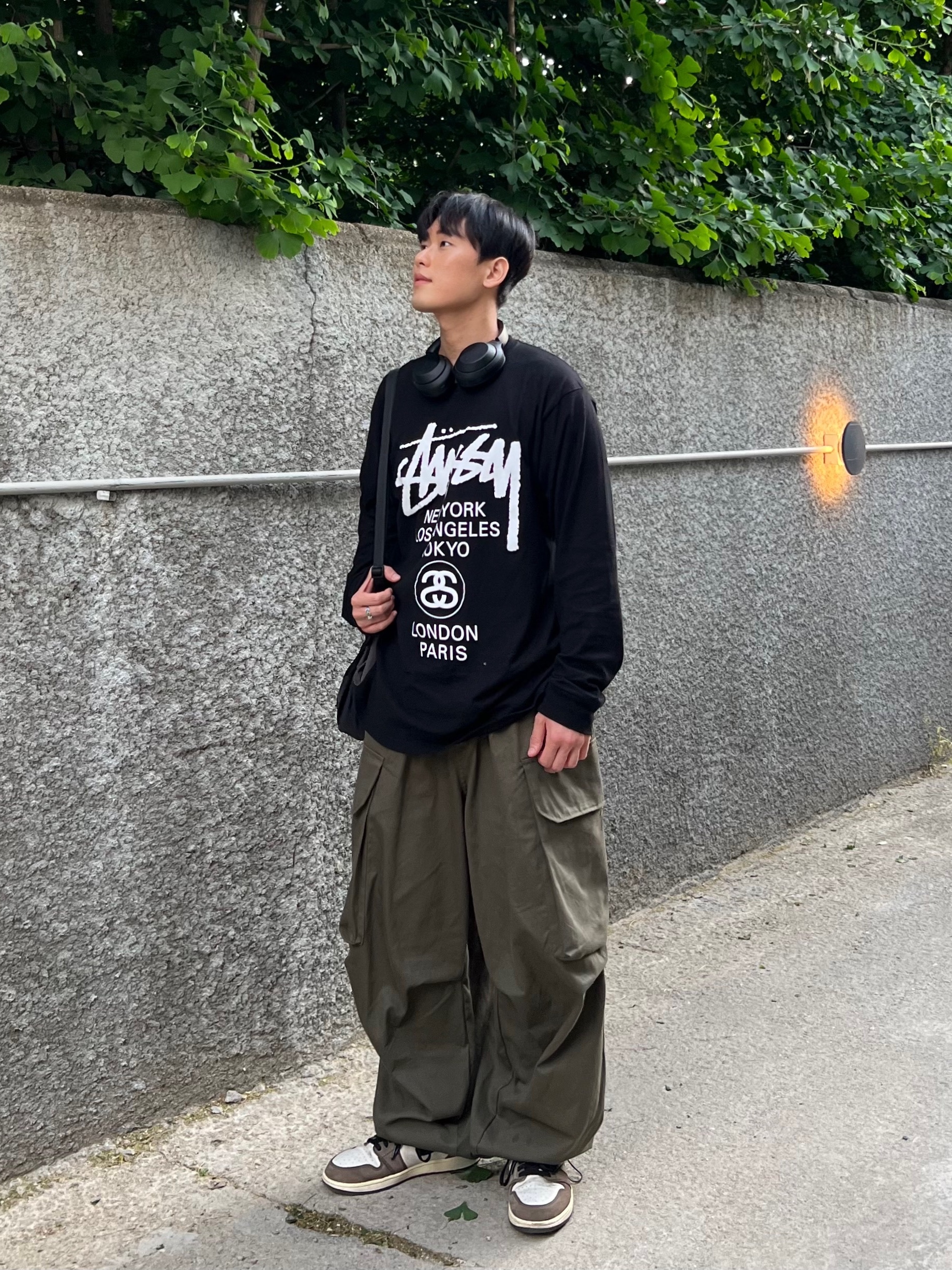 Stussy World Tour LS T-Shirt Black 2023, Jordan 1 x Travis Scott Retro High OG SP Mocha 착용 스타일