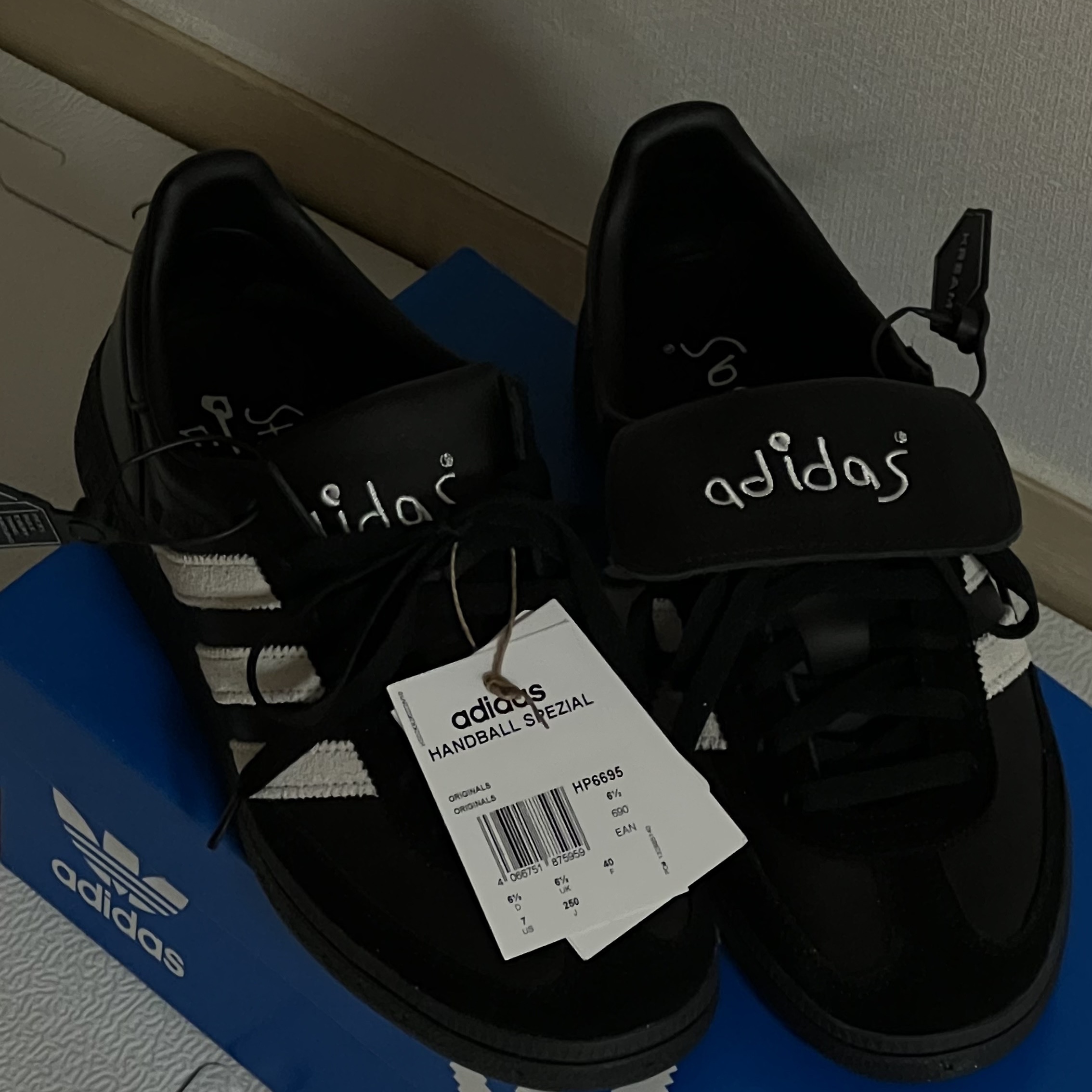 Adidas Spezial Handball Core Black Cloud White 착용 스타일