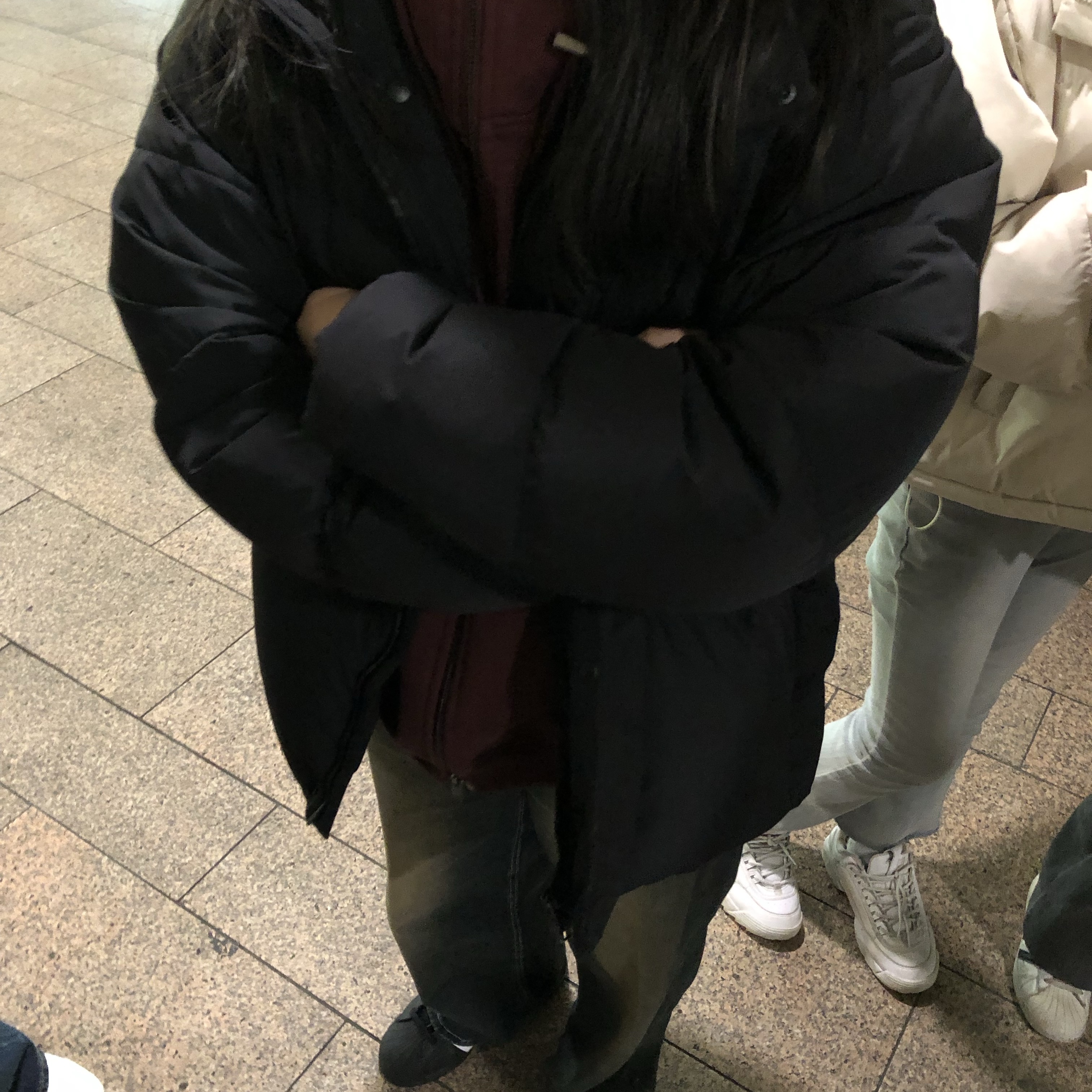 아디다스 슈퍼스타 코어 블랙 화이트 착용 스타일