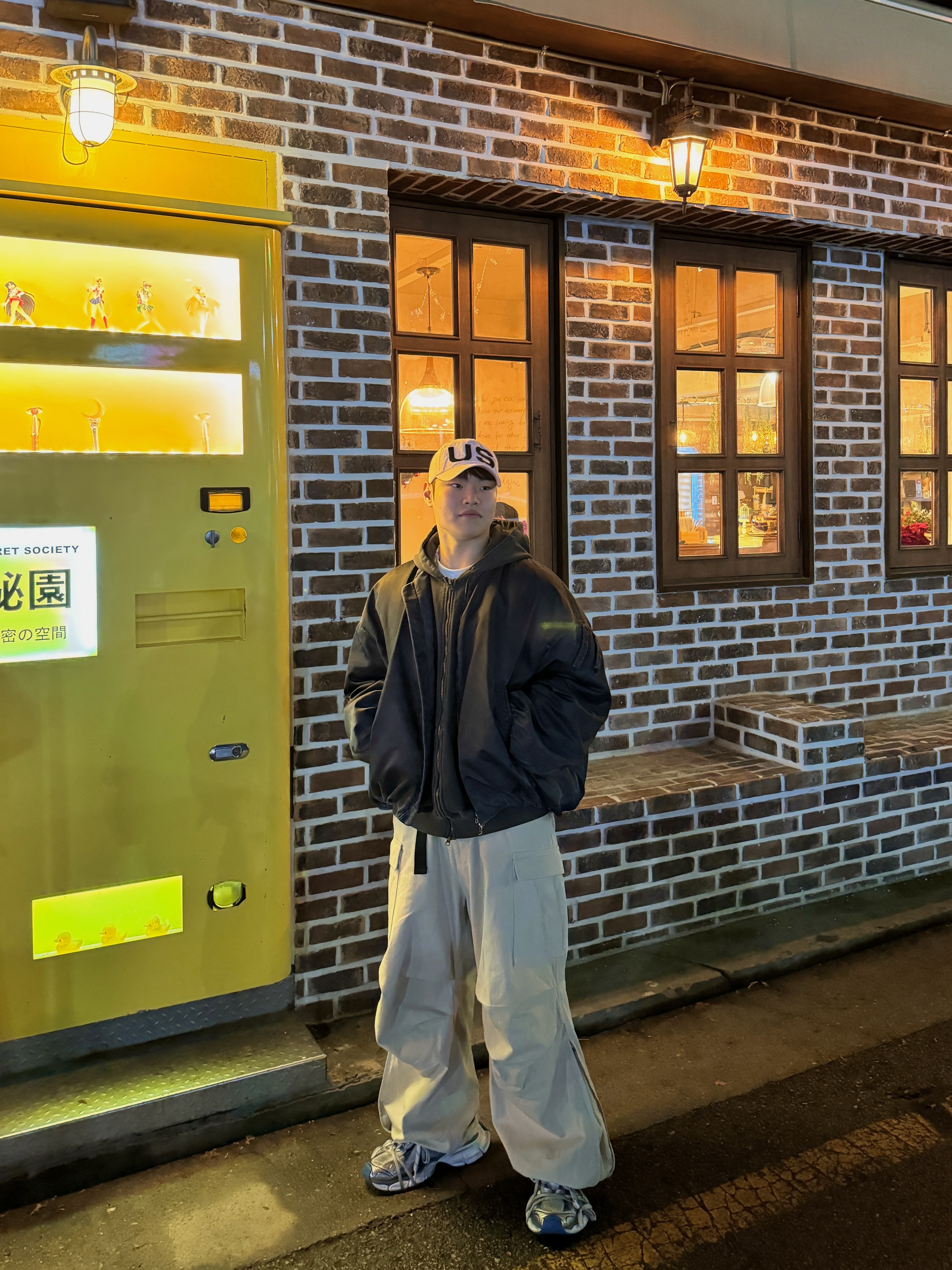 Undermycar Mu.11 Anti Fxxking Logo Play Oversized Pigment Hood Zip-up Gray, Nonnod Side Zip Cargo Pants Beige 착용 스타일 - 1