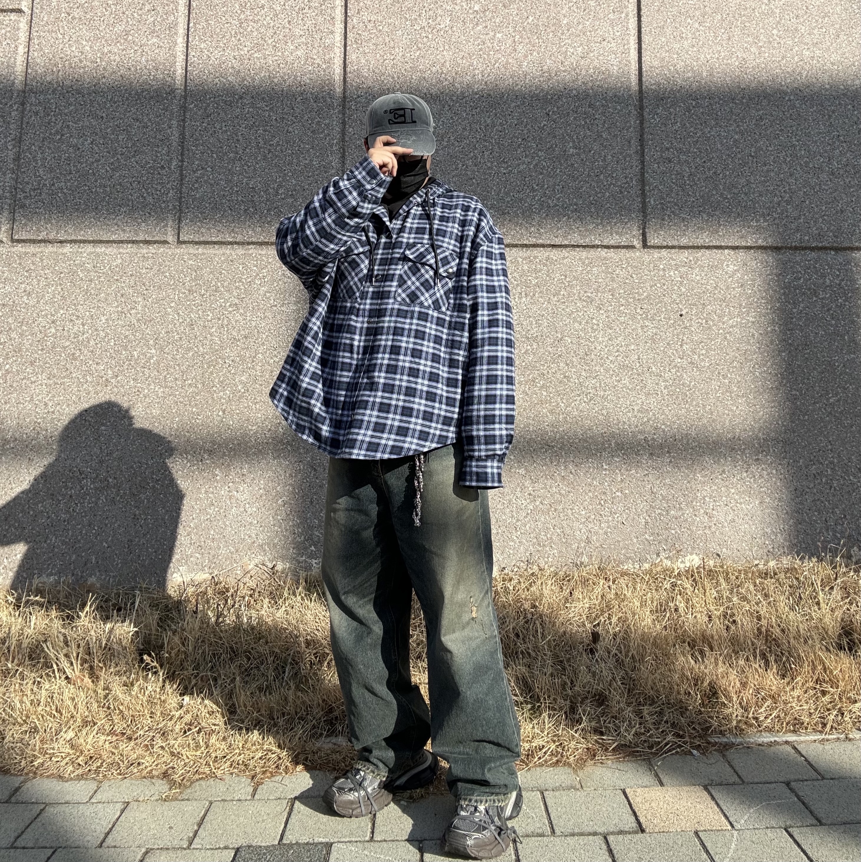 Balenciaga 3XL Sneakers Worn Out Brown, Undermycar Iek Hand Brush Washed Wide Jeans Corrosion Blue - 23FW 착용 스타일 - 2