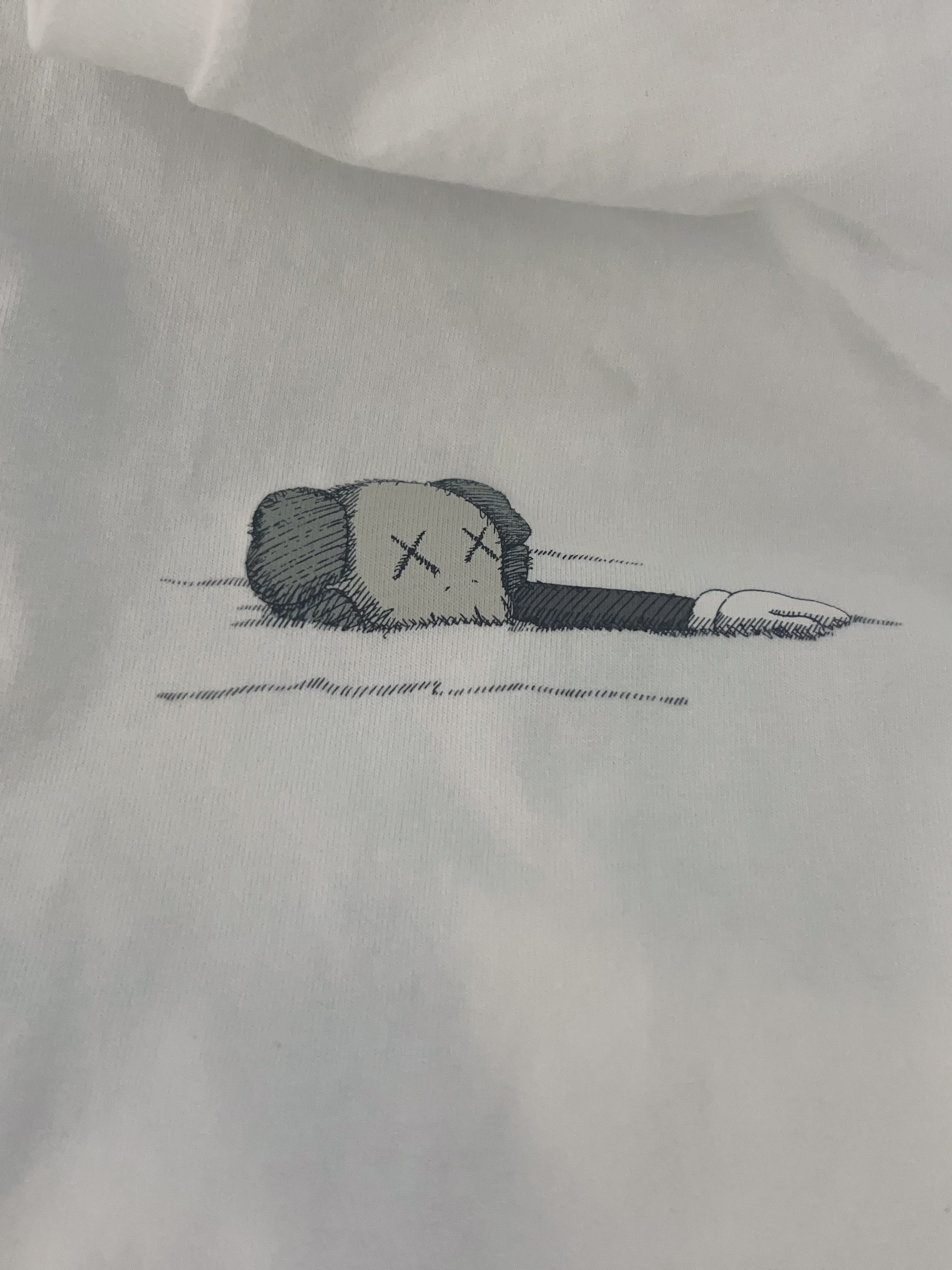 Uniqlo UT x Kaws Short Sleeve Graphic T-Shirt White 착용 스타일 - 2