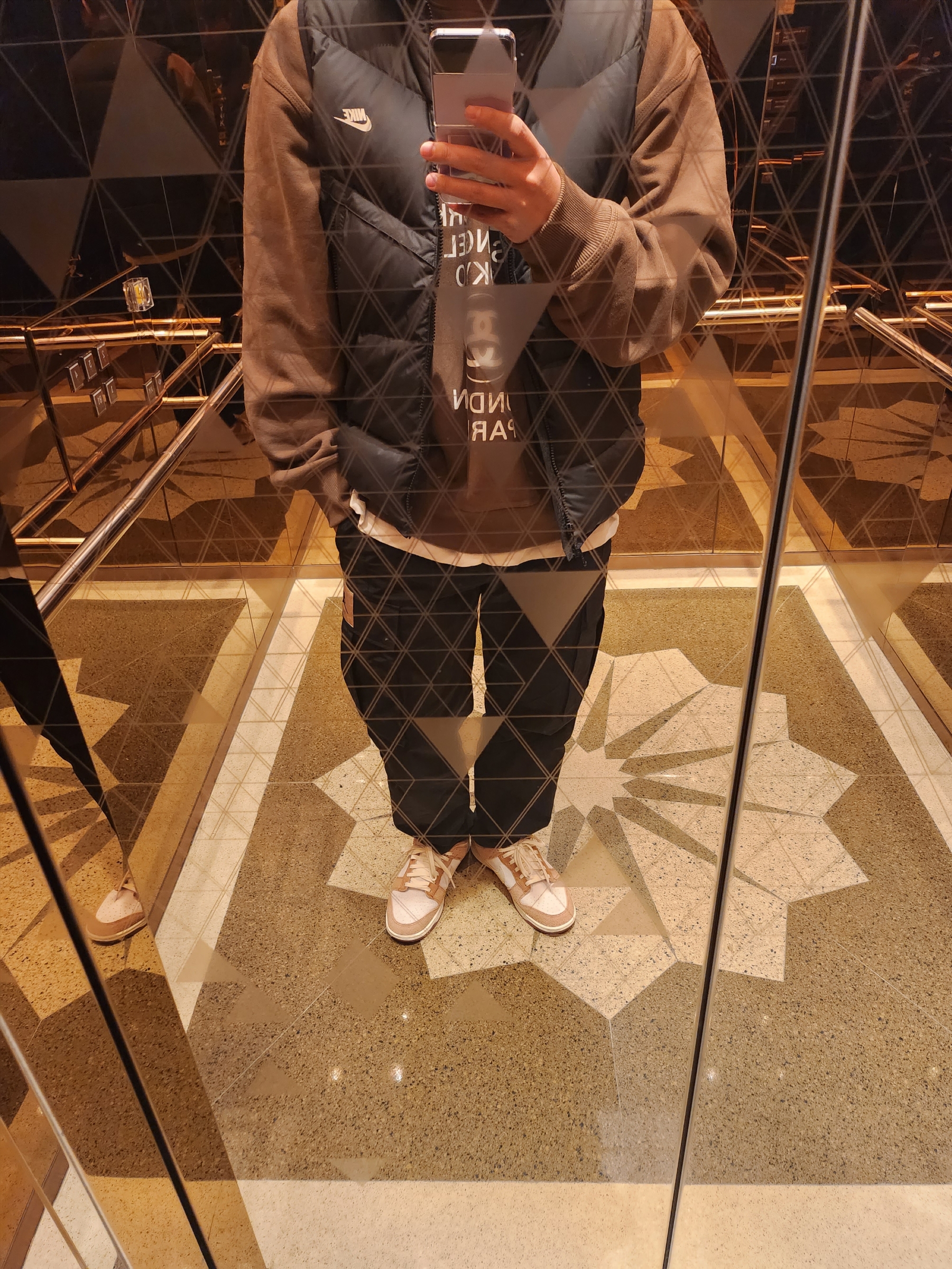 Stussy World Tour Crew Coffee 2022 착용 스타일