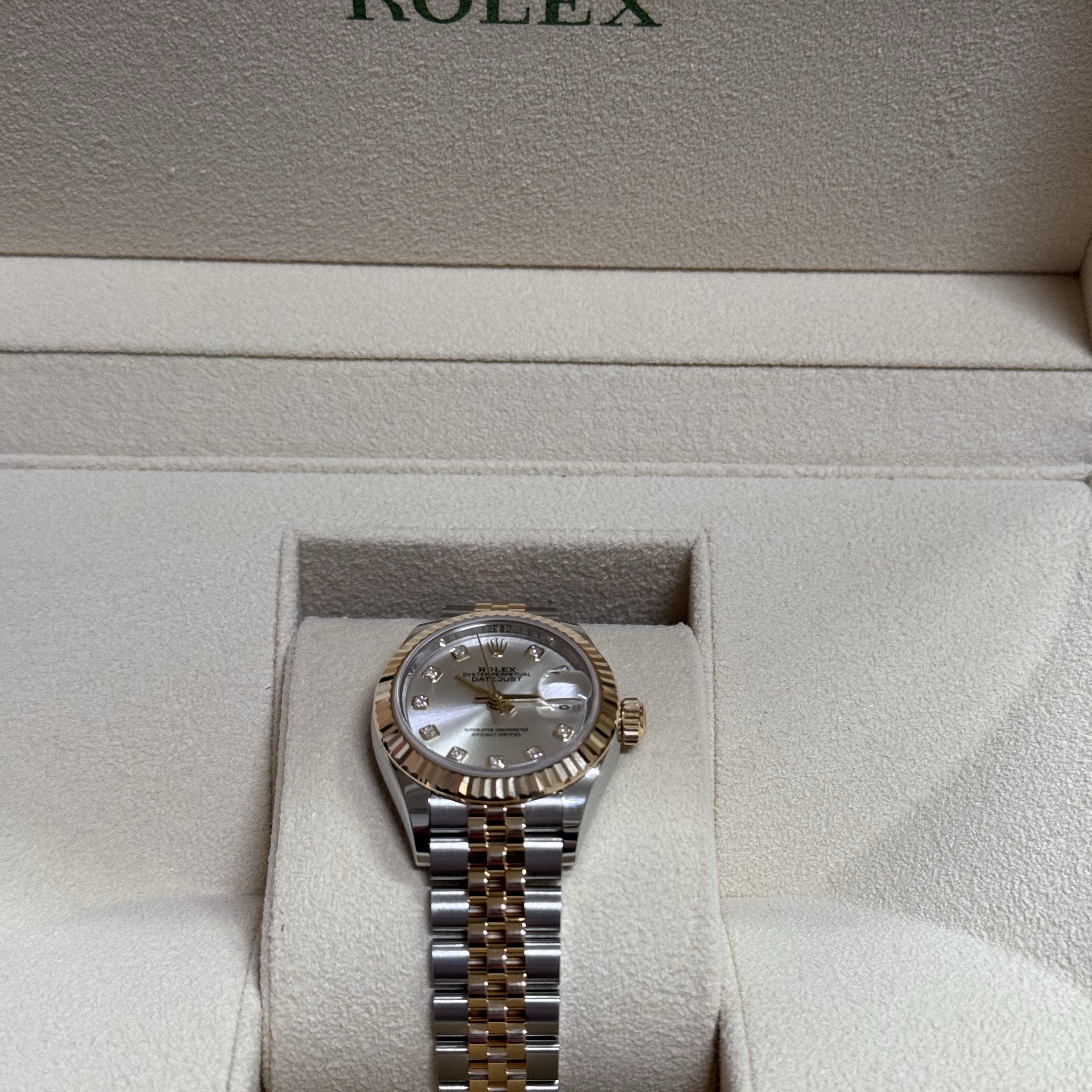 Rolex Lady-Datejust 28mm 279173 Silver Diamond-Set Jubilee, Rolex Lady-Datejust 28mm 279173 Silver Diamond-Set Jubilee 착용 스타일 - 2