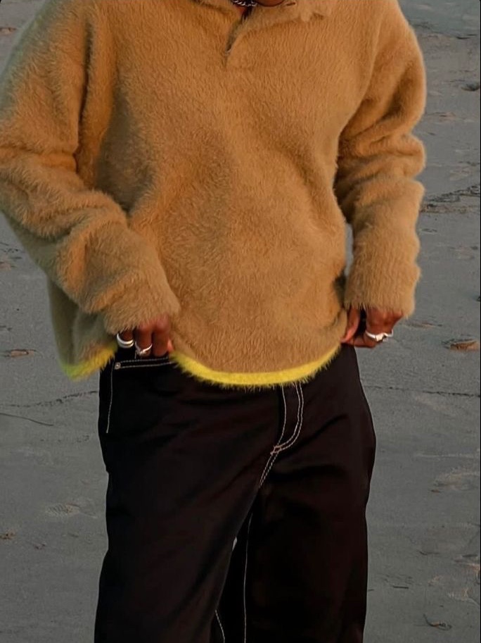 Jacquemus Le Polo Neve Fluffy Long Sleeve Beige 착용 스타일