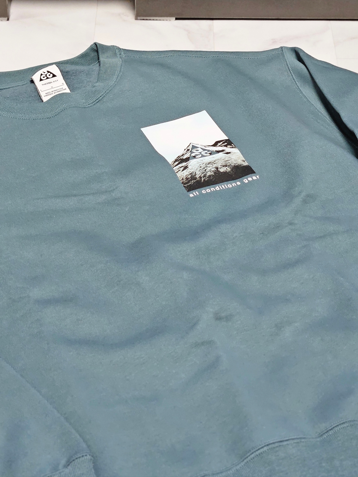 나이키 ACG 써마핏 플리스 그래픽 스웨트셔츠 미네랄 슬레이트 - 아시아 착용 스타일 - 3