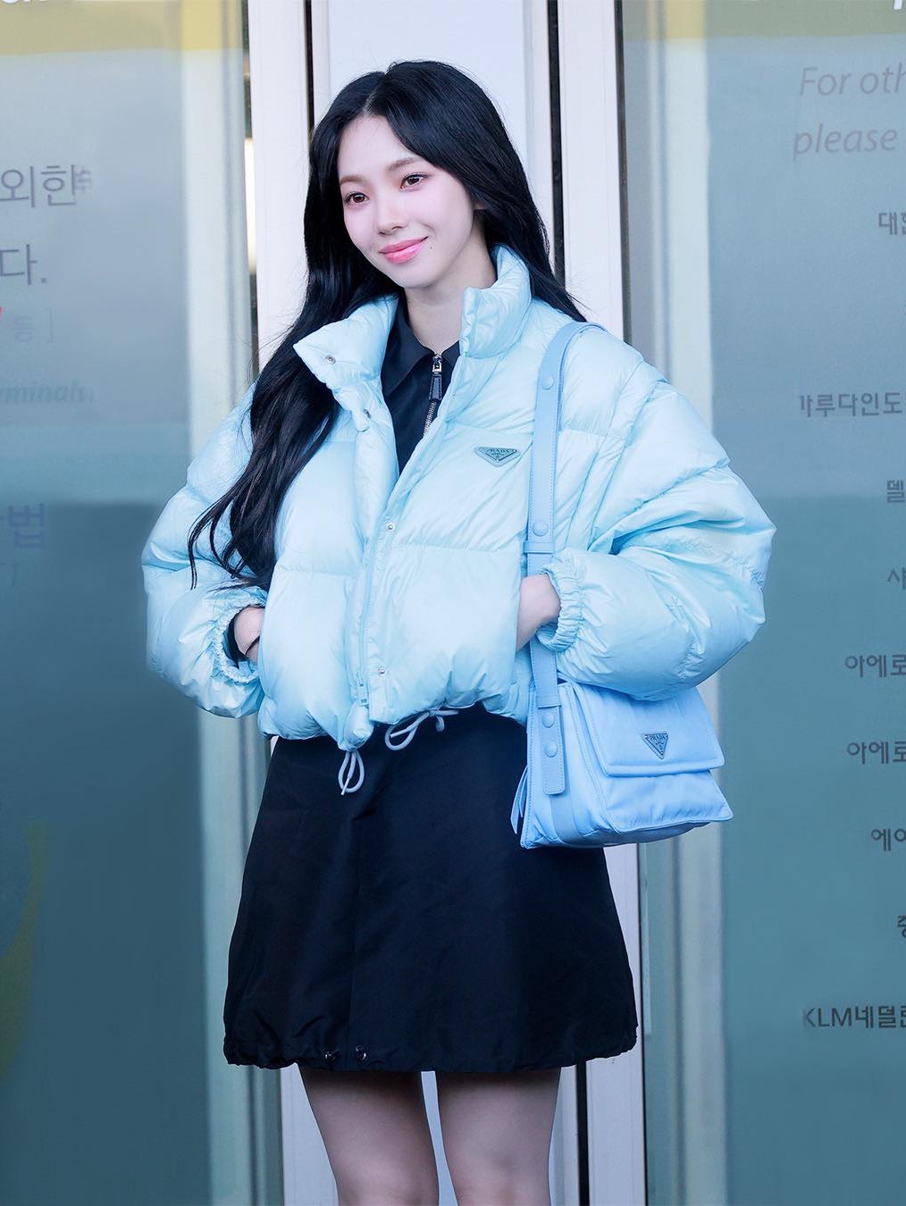 (W) Prada Re-Nylon Cropped Convertible Down Jacket Sky Blue, (W) Prada Cashmere Wool Down Jacket Albino White 착용 스타일 - 2