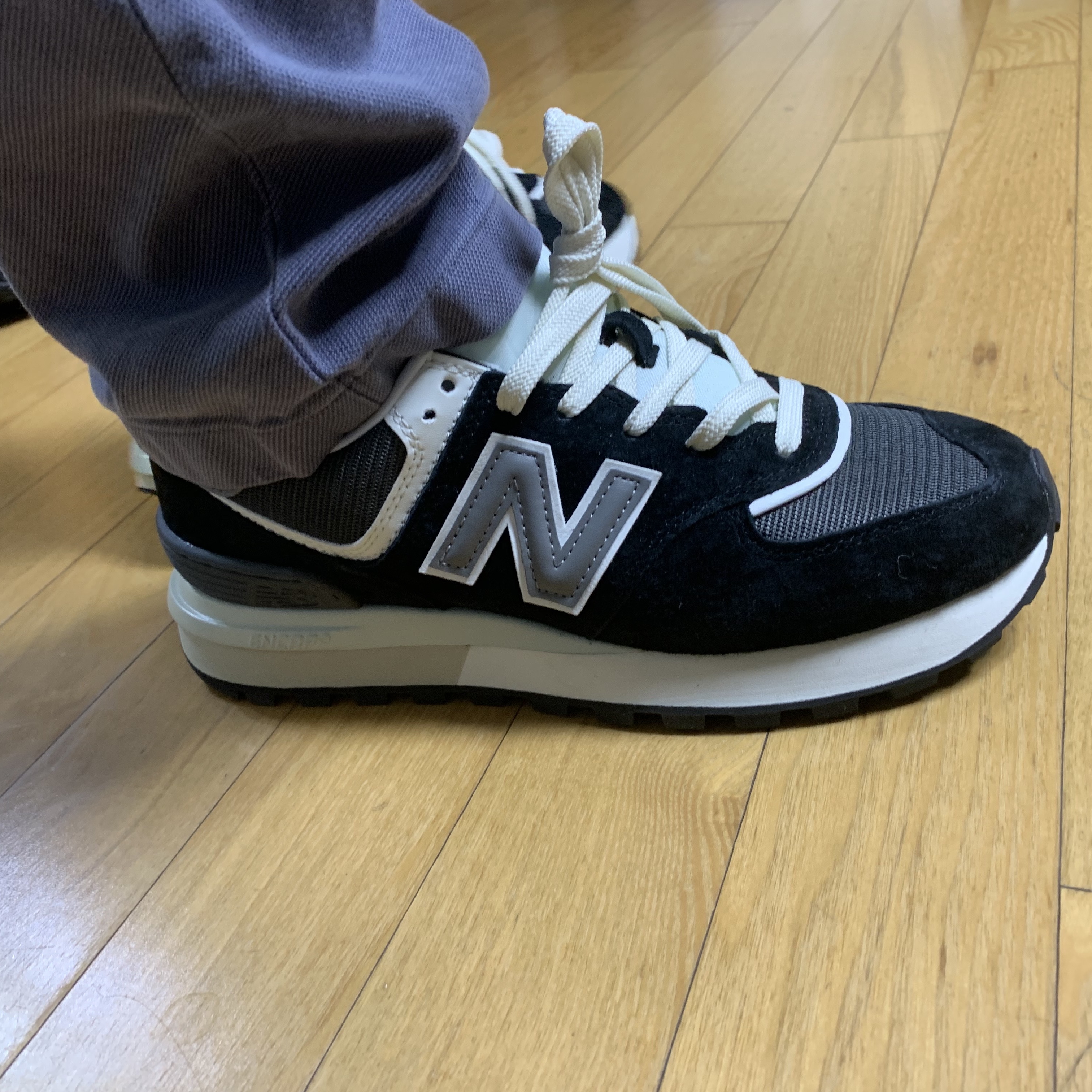 New Balance 574 Legacy Black 착용 스타일 - 1
