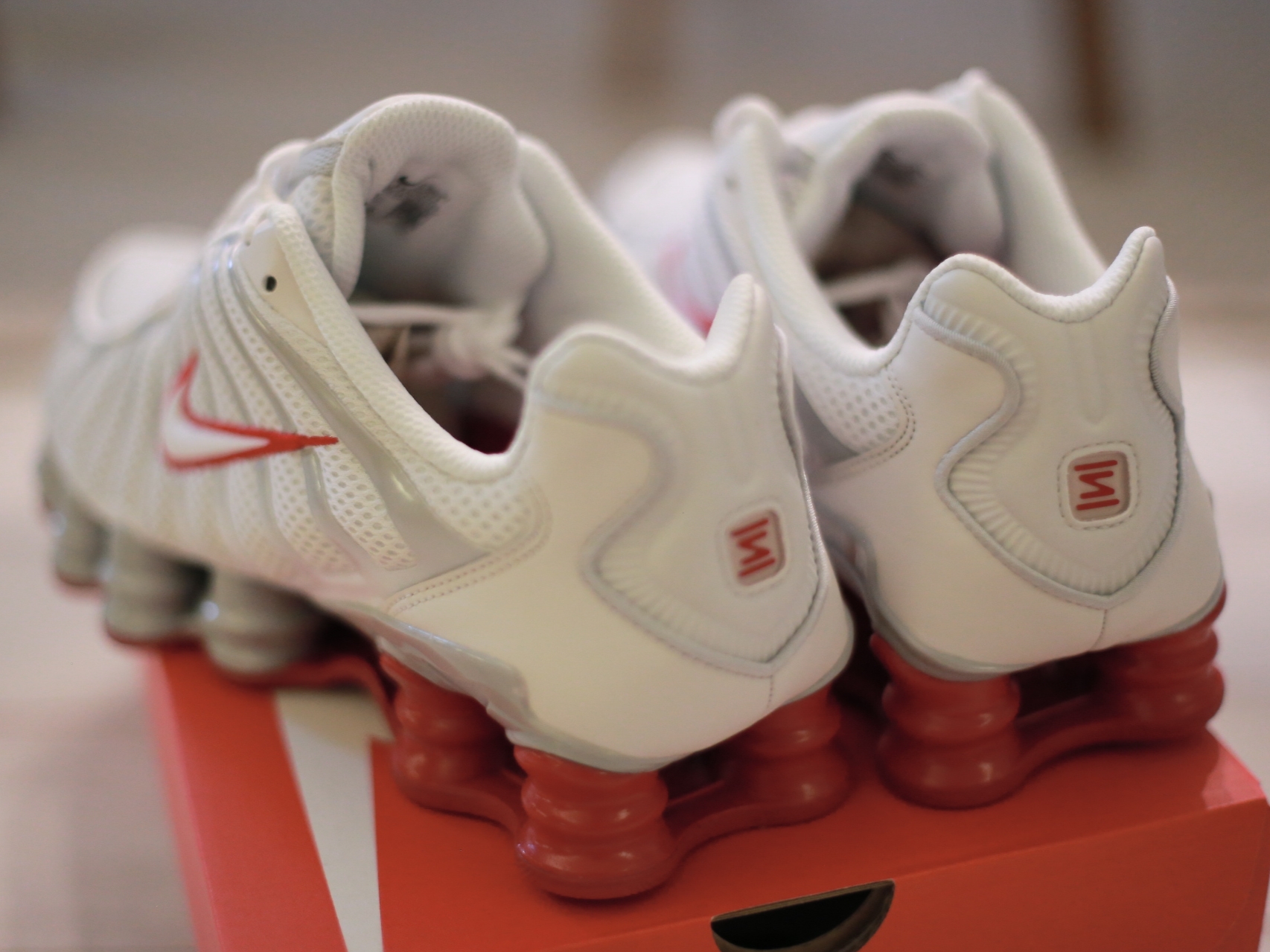 (W) Nike Shox TL Platinum Tint 착용 스타일 - 3
