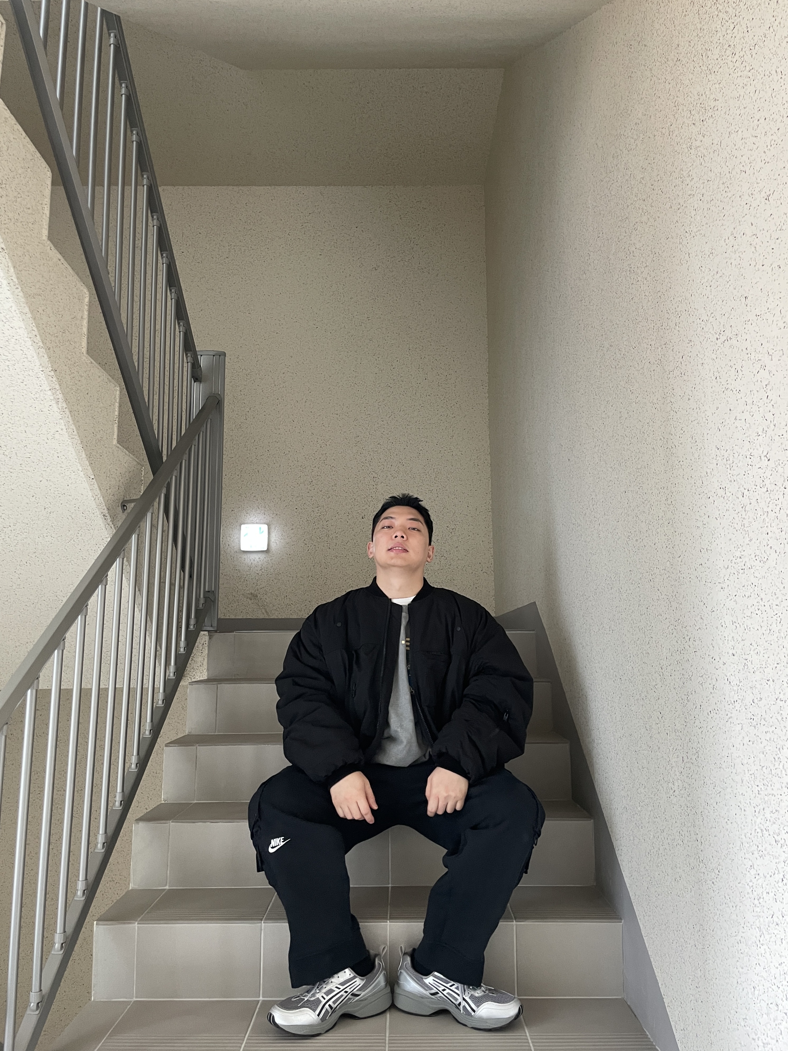 Asics x Freja Wewer Gel-1090 V2 Clay Grey Pure Silver, Undermycar Juggernaut Double Back Zip Steroid Bomber Triple Black - 23SS 착용 스타일 - 2
