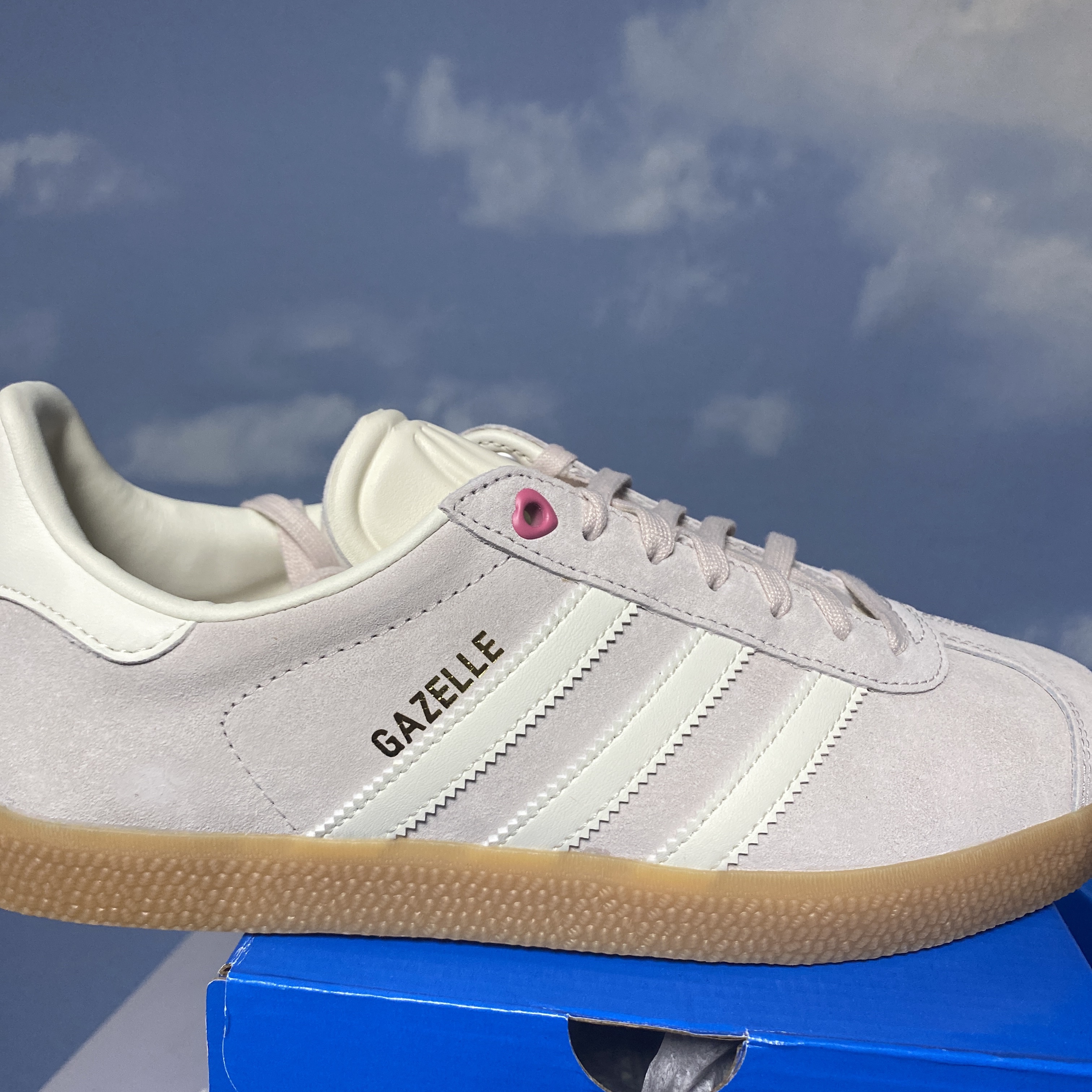 (W) Adidas Gazelle Valentine Day Putty Mauve Ivory - Foot Locker Exclusive 착용 스타일