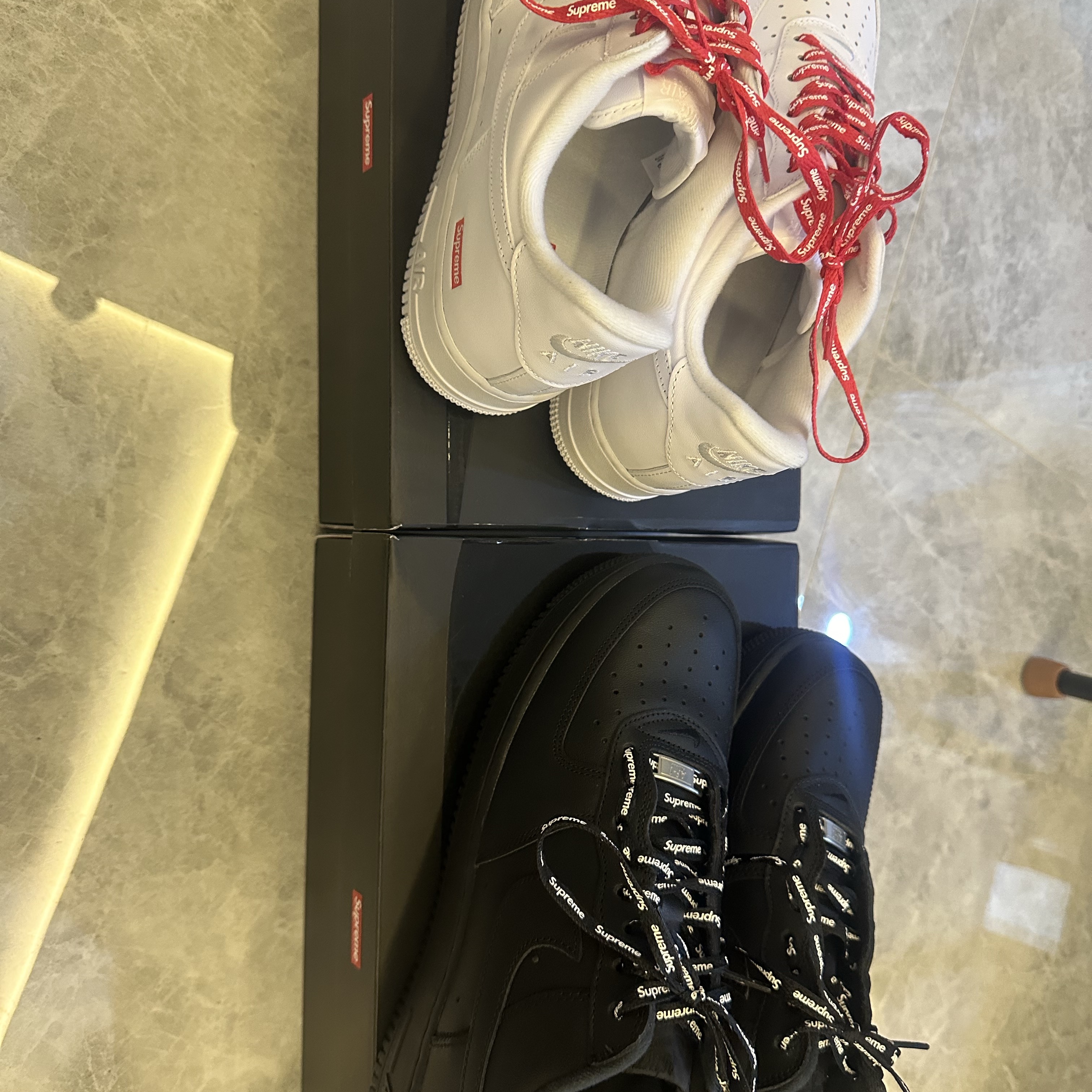 Nike x Supreme Air Force 1 Low Black, Nike x Supreme Air Force 1 Low White 착용 스타일
