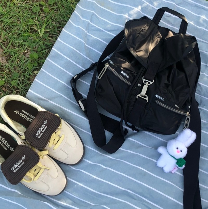 Olivet Rabbit Keychain White, Lesportsac Mini Backpack Black C 착용 스타일