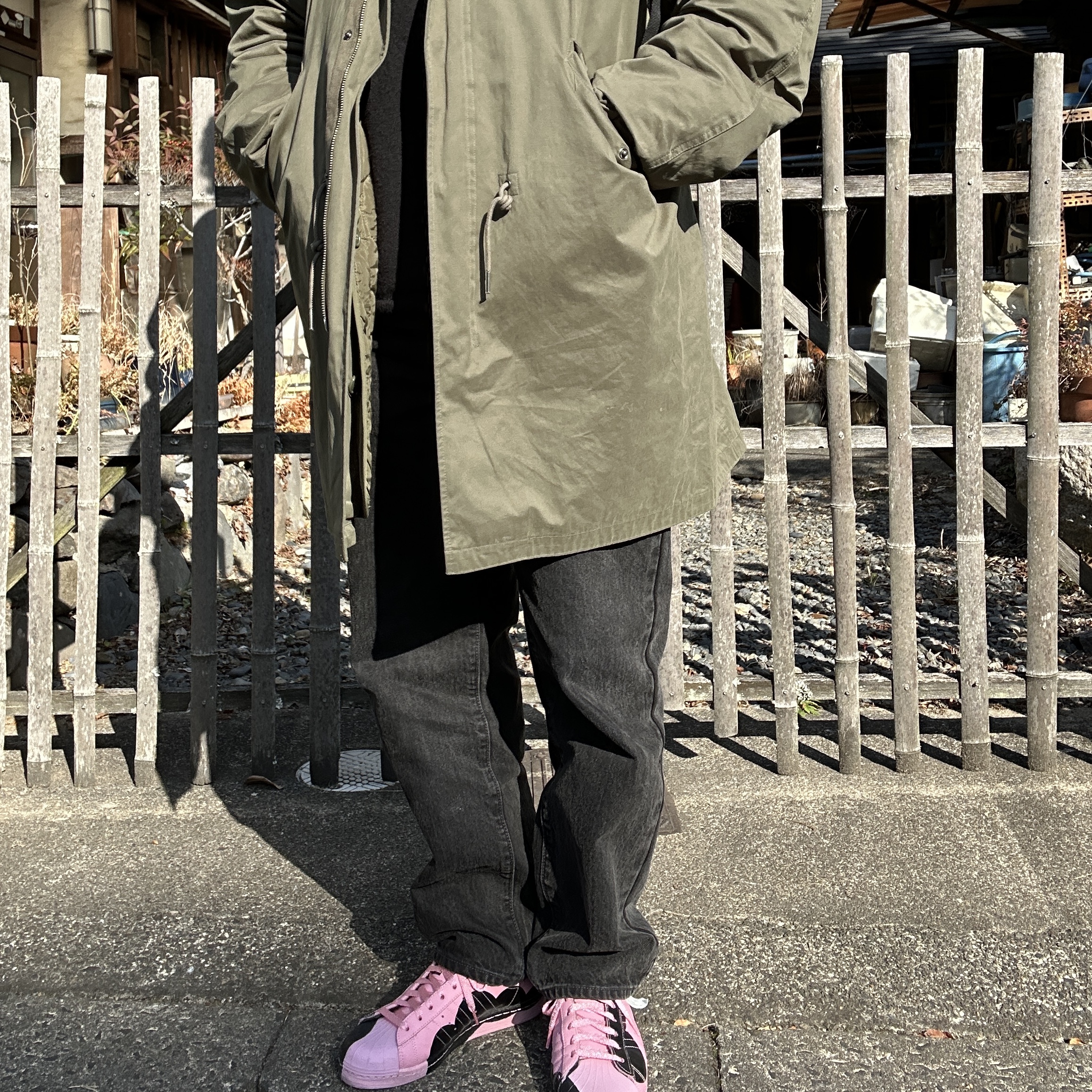 Adidas x Face Superstar 82 Light Pink Core Black 착용 스타일 - 2