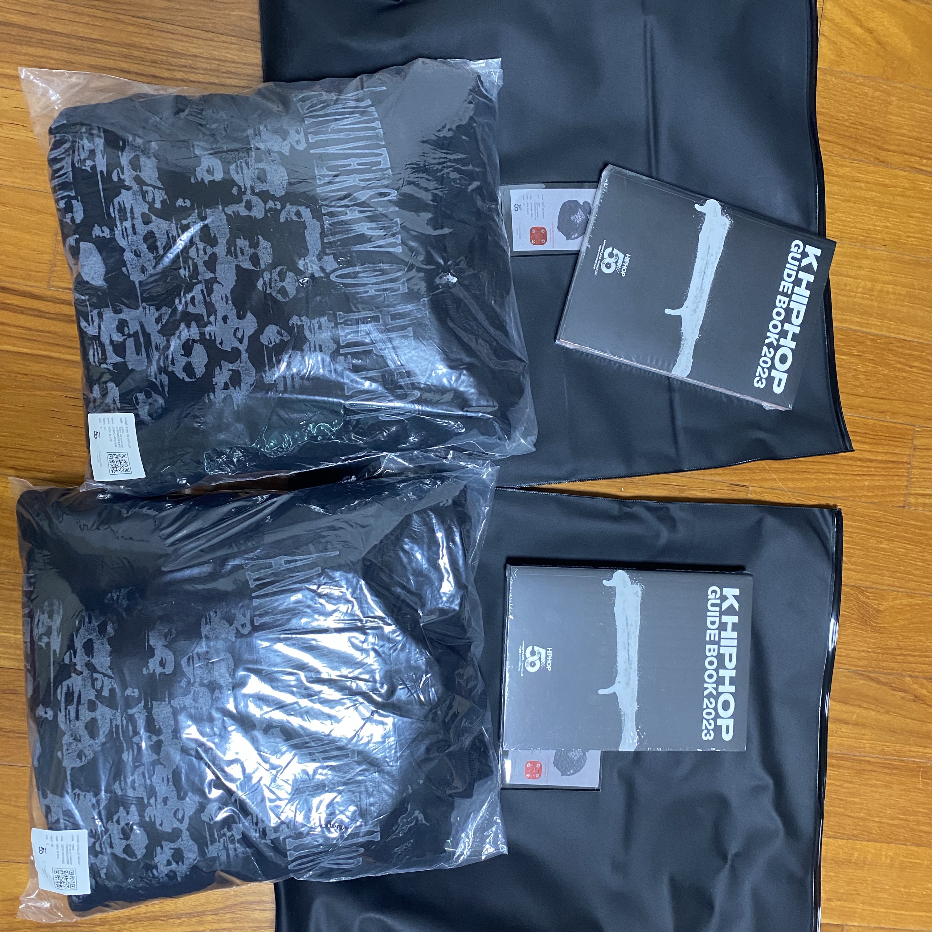Undermycar 50th of Hiphop Anniversary Oversized Hoodie Real Black 착용 스타일