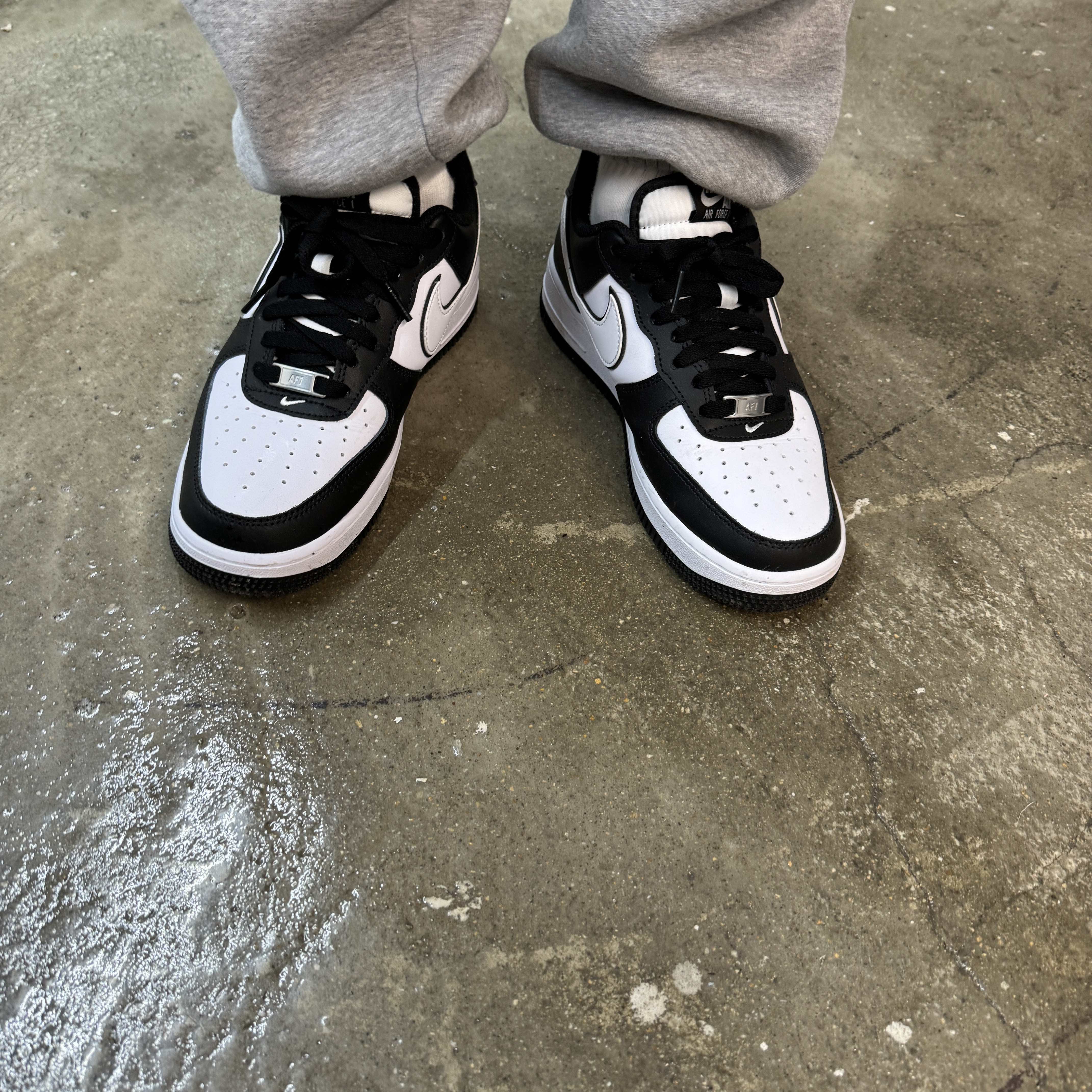 Nike Air Force 1 '07 Black White 착용 스타일