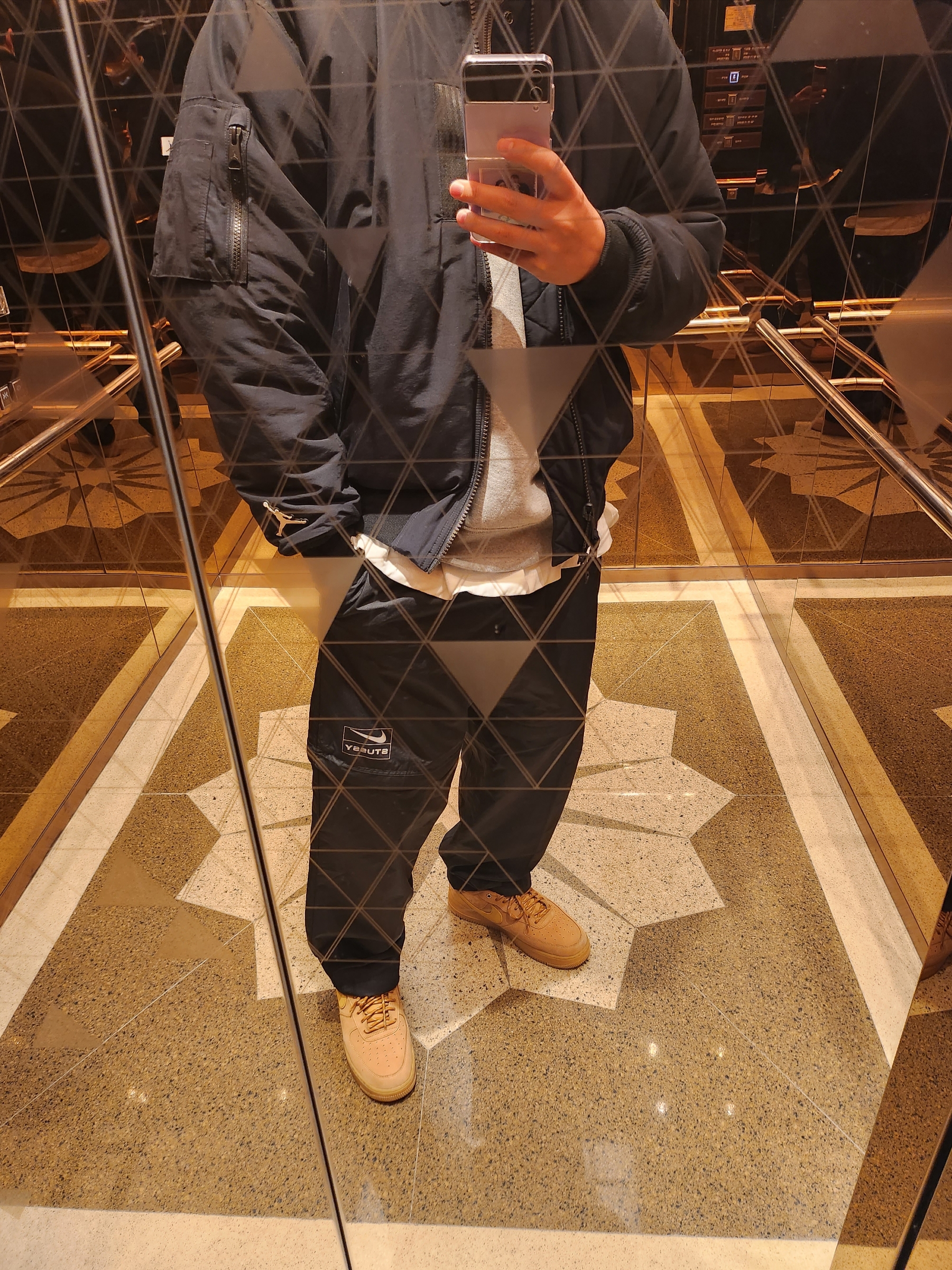 Nike x Stussy NRG FL Storm-Fit Pants Black (DO7170-010), Nike Air Force 1 '07 WB Flax 착용 스타일