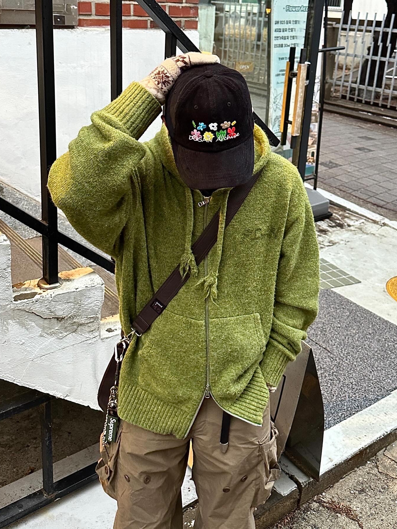 Supreme Webbing Keychain Green Camo - 23SS, Timberland x Humberto Leon 6 Inch Boot Wheat Nubuck - Medium 착용 스타일 - 2