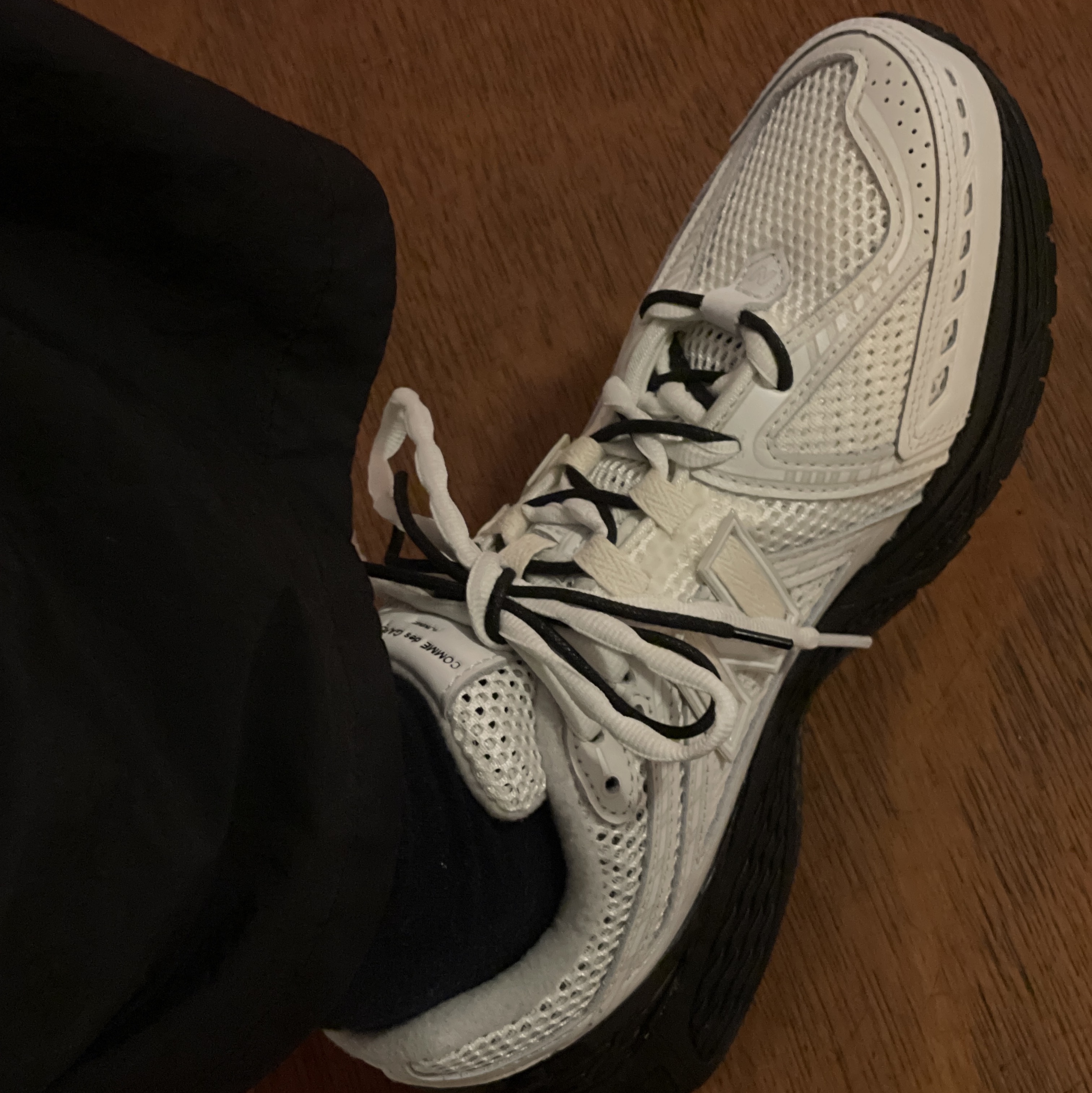 New Balance x Comme des Garcons Homme 1906R White 착용 스타일