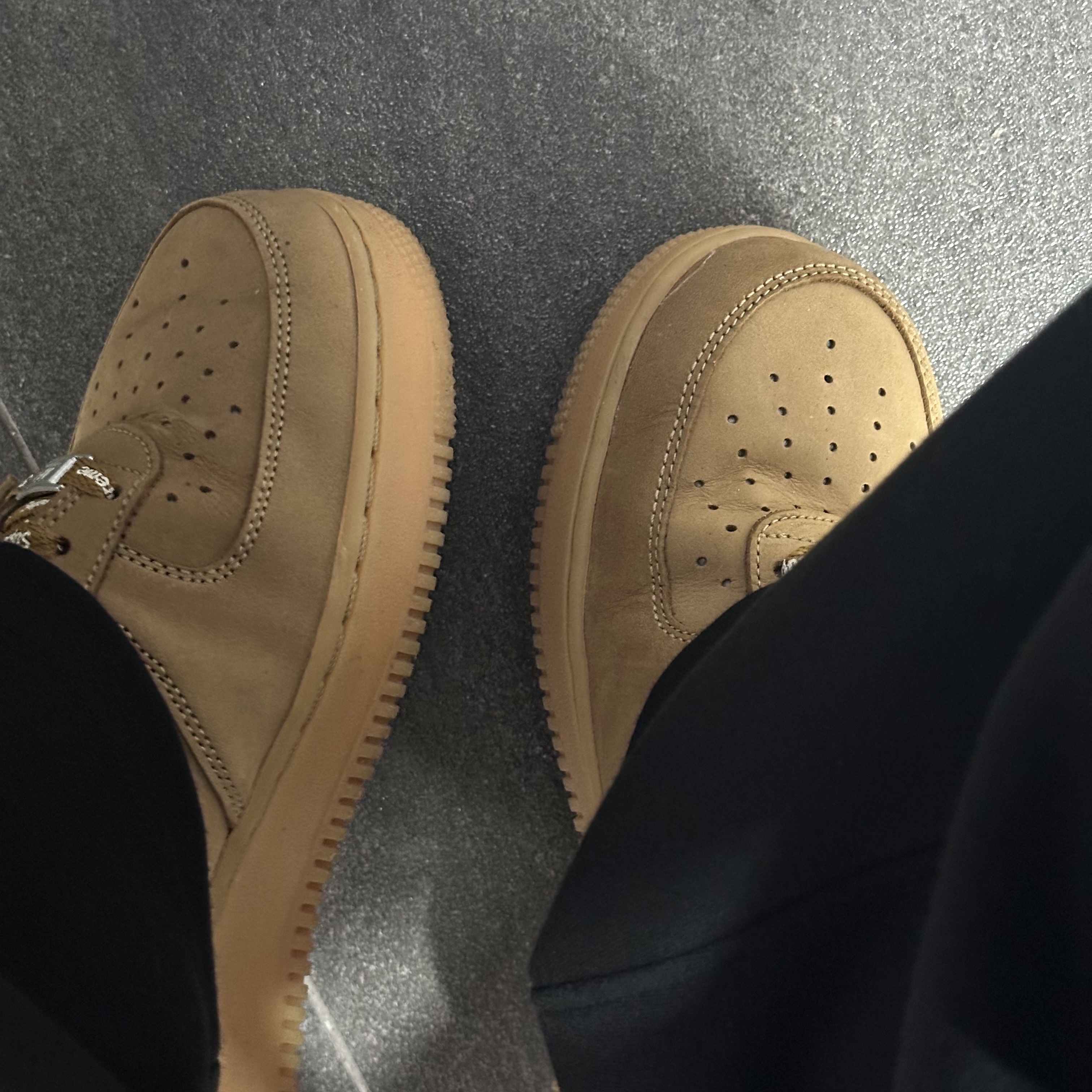 Nike Air Force 1 '07 WB Flax 착용 스타일