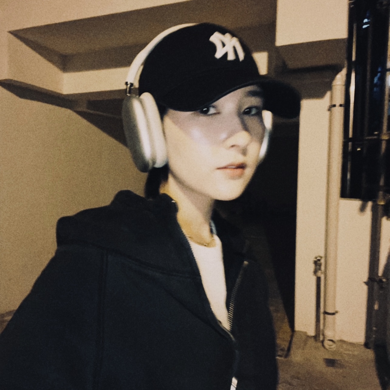 Apple AirPods Max Lightning Silver (Korean Ver.) 착용 스타일