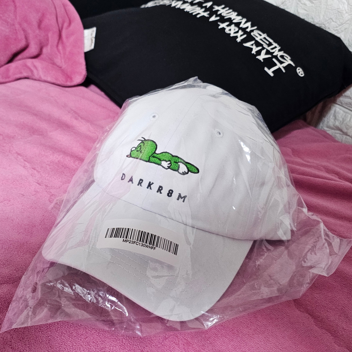 Darkr8m Studio x Dooly Dooly Ball Cap White 착용 스타일