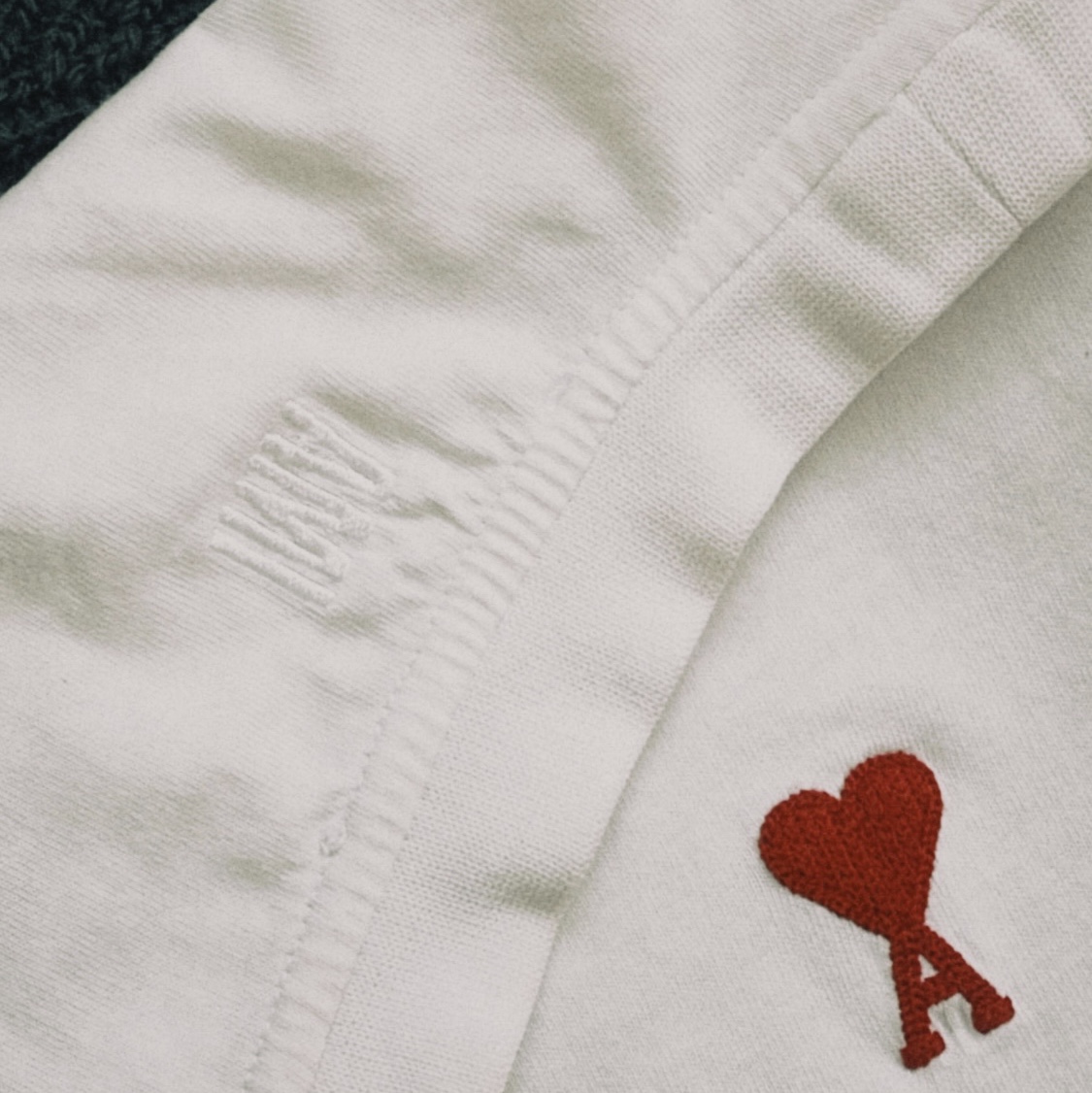 AMI de Coeur T-Shirt White 착용 스타일 - 2