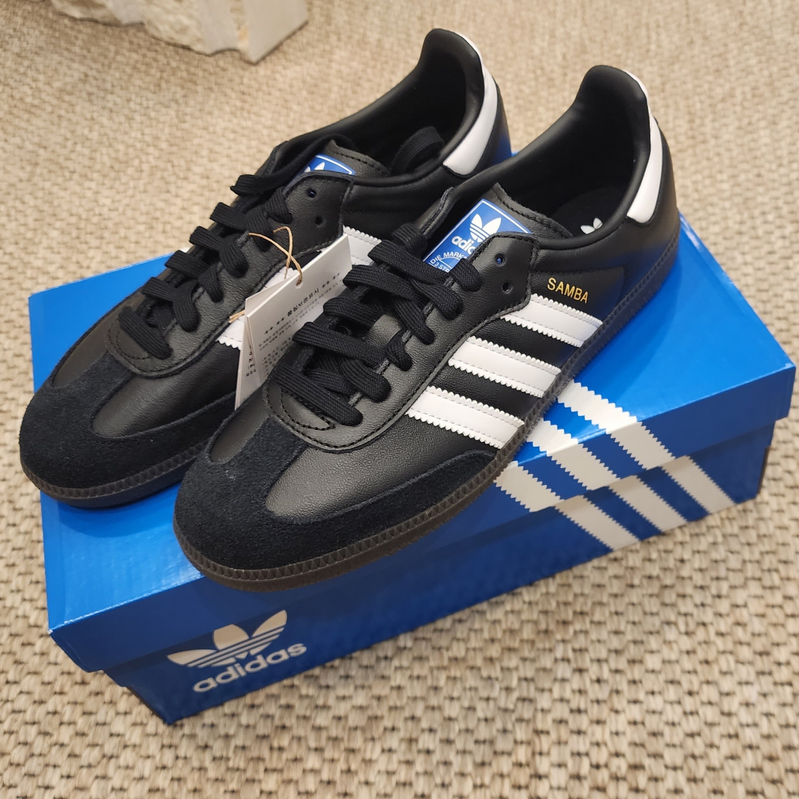 Adidas Samba OG Black White Gum 착용 스타일
