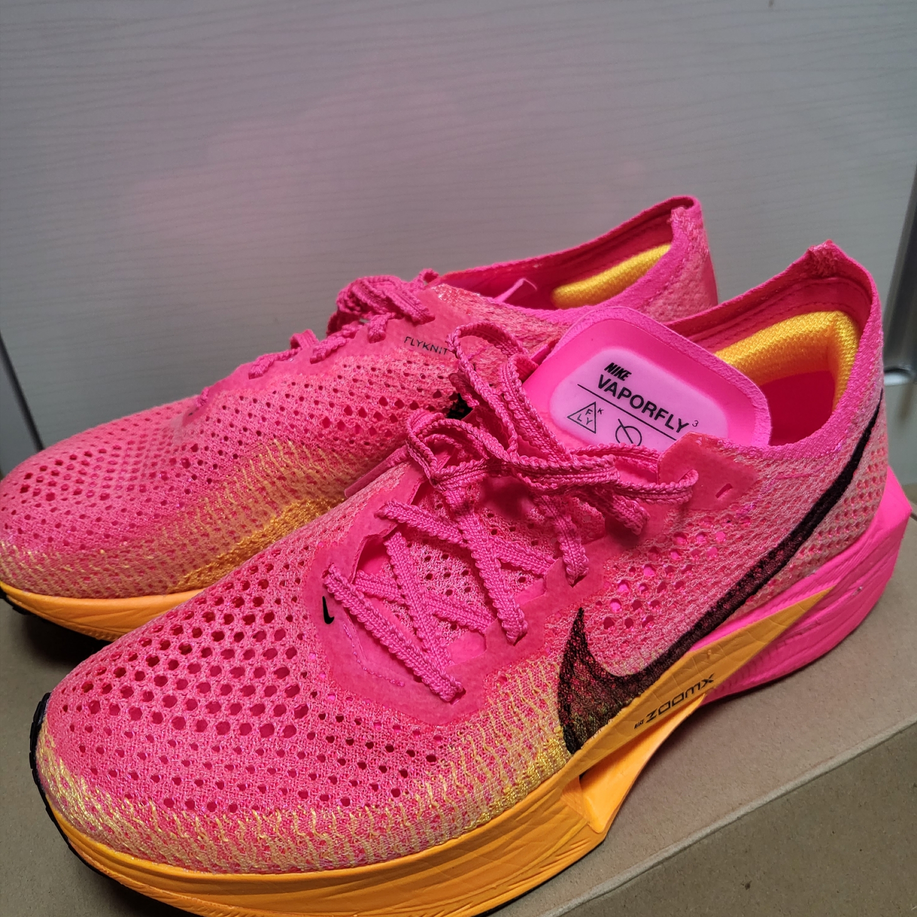(W) Nike ZoomX Vaporfly Next% 3 Hyper Pink Laser Orange 착용 스타일 - 2