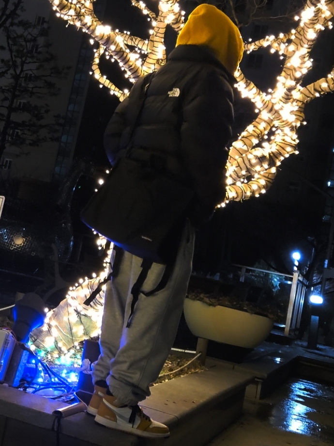 IAB Studio x LMC Boa Fleece Hoodie Yellow, The North Face 1992 Nuptse Jacket Black 착용 스타일 - 2
