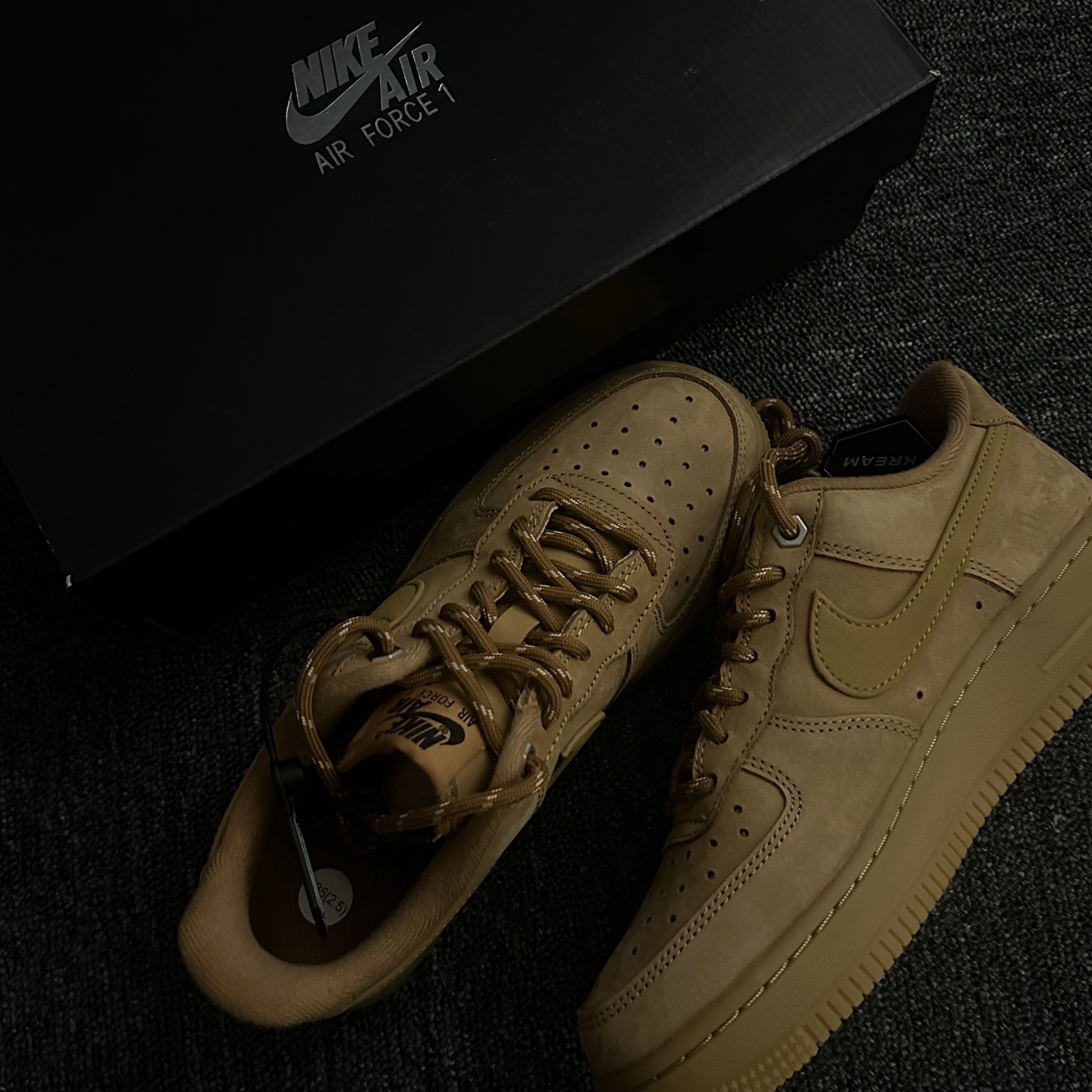 Nike Air Force 1 '07 WB Flax 착용 스타일