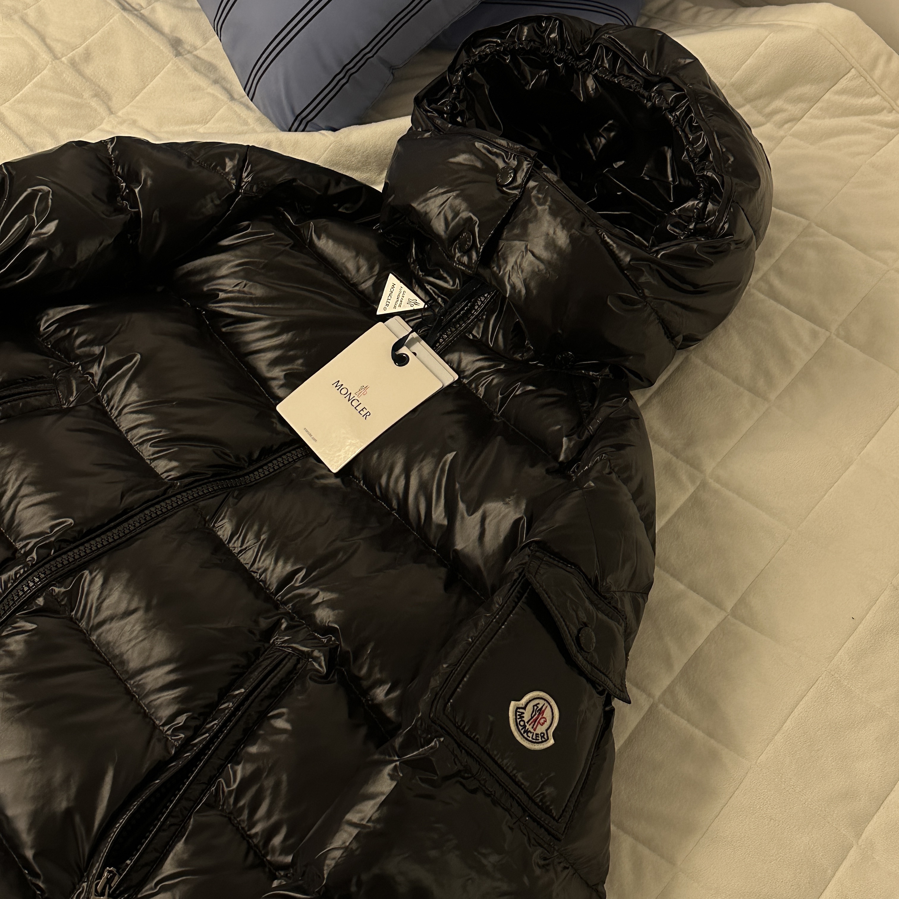 Moncler Maya Short Down Jacket Black - 22FW, (W) UGG Classic Short II Boots Chestnut 착용 스타일 - 1