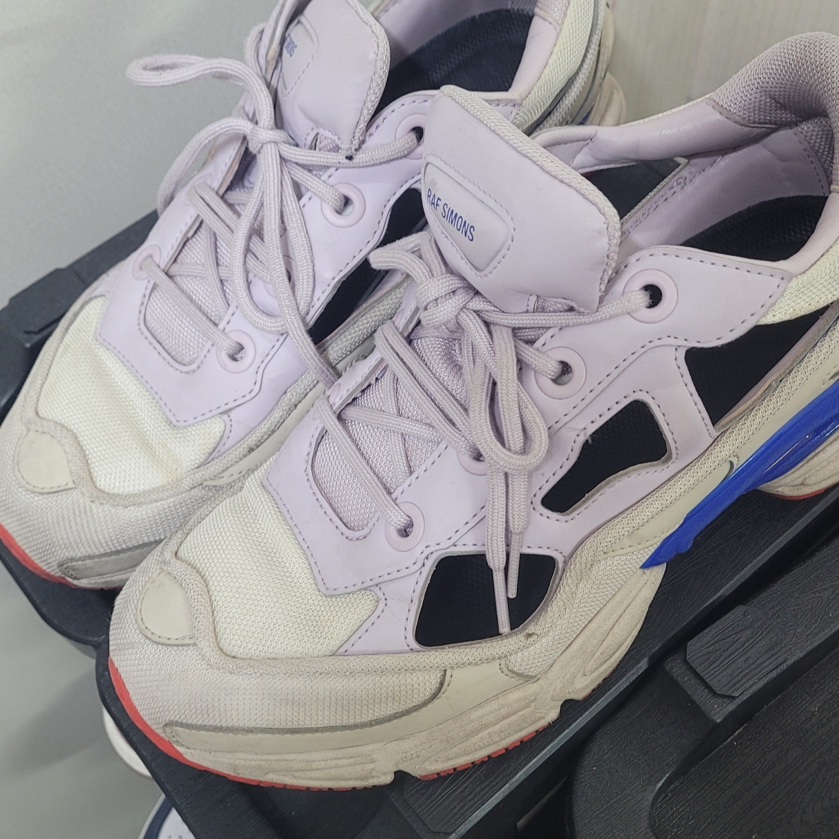 Adidas x Raf Simons Ozweego Replicant USA 착용 스타일