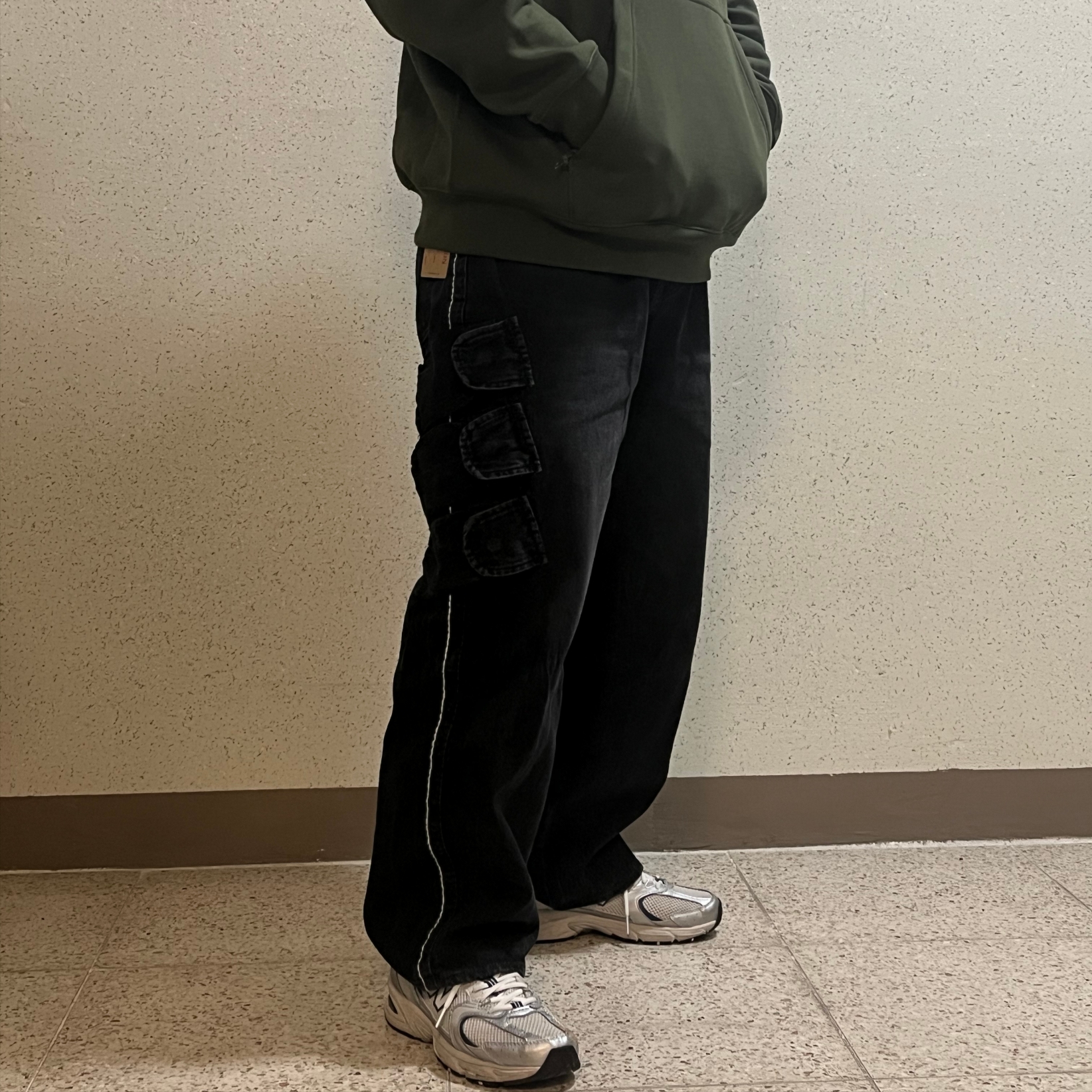 Nike ACG Therma-Fit Fleece Hoodie Troll Graphic Cargo Khaki - Asia, True Religion Bullet Pocket Denim Pants Black 착용 스타일 - 2