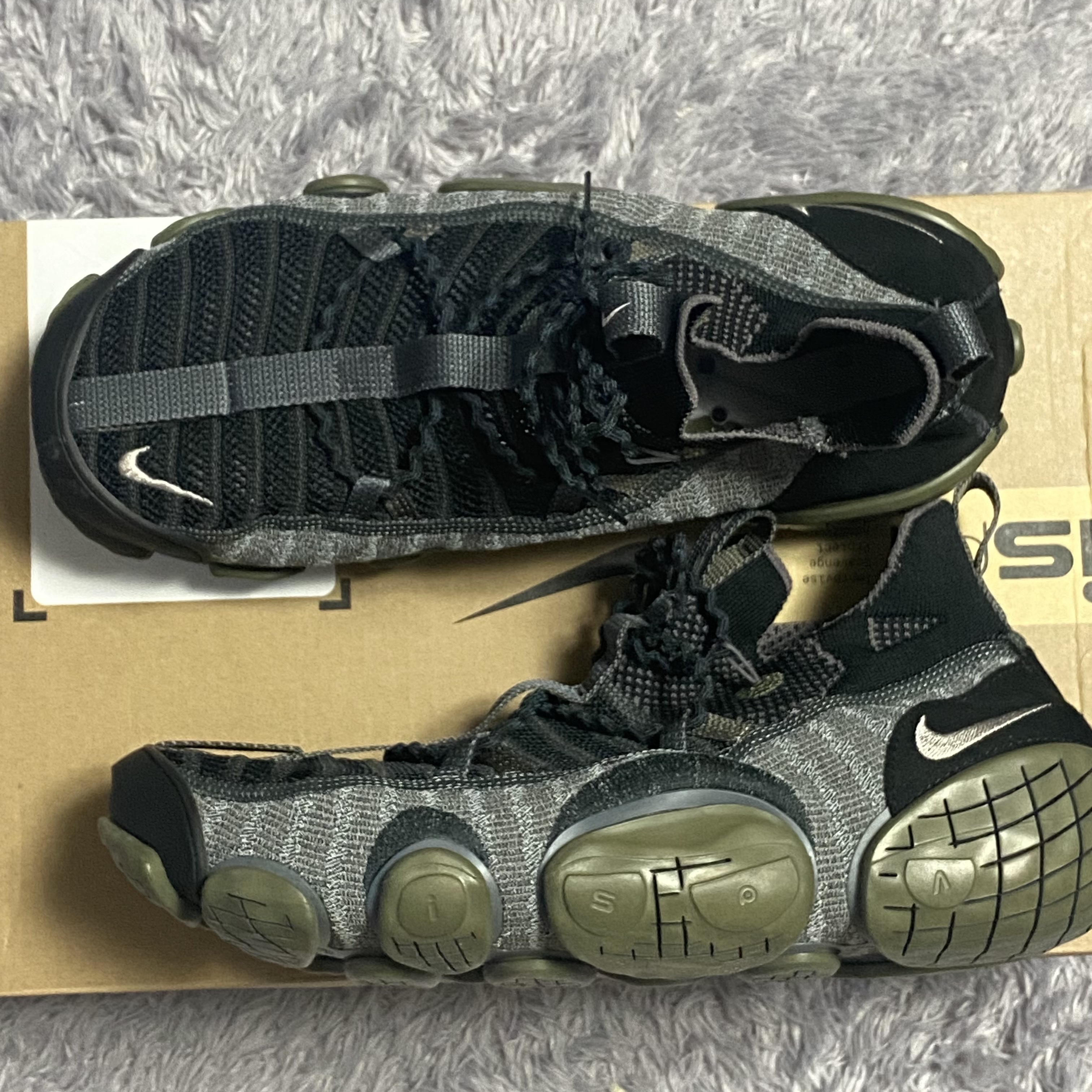 Nike ISPA Link Black and Medium Olive 착용 스타일 - 1