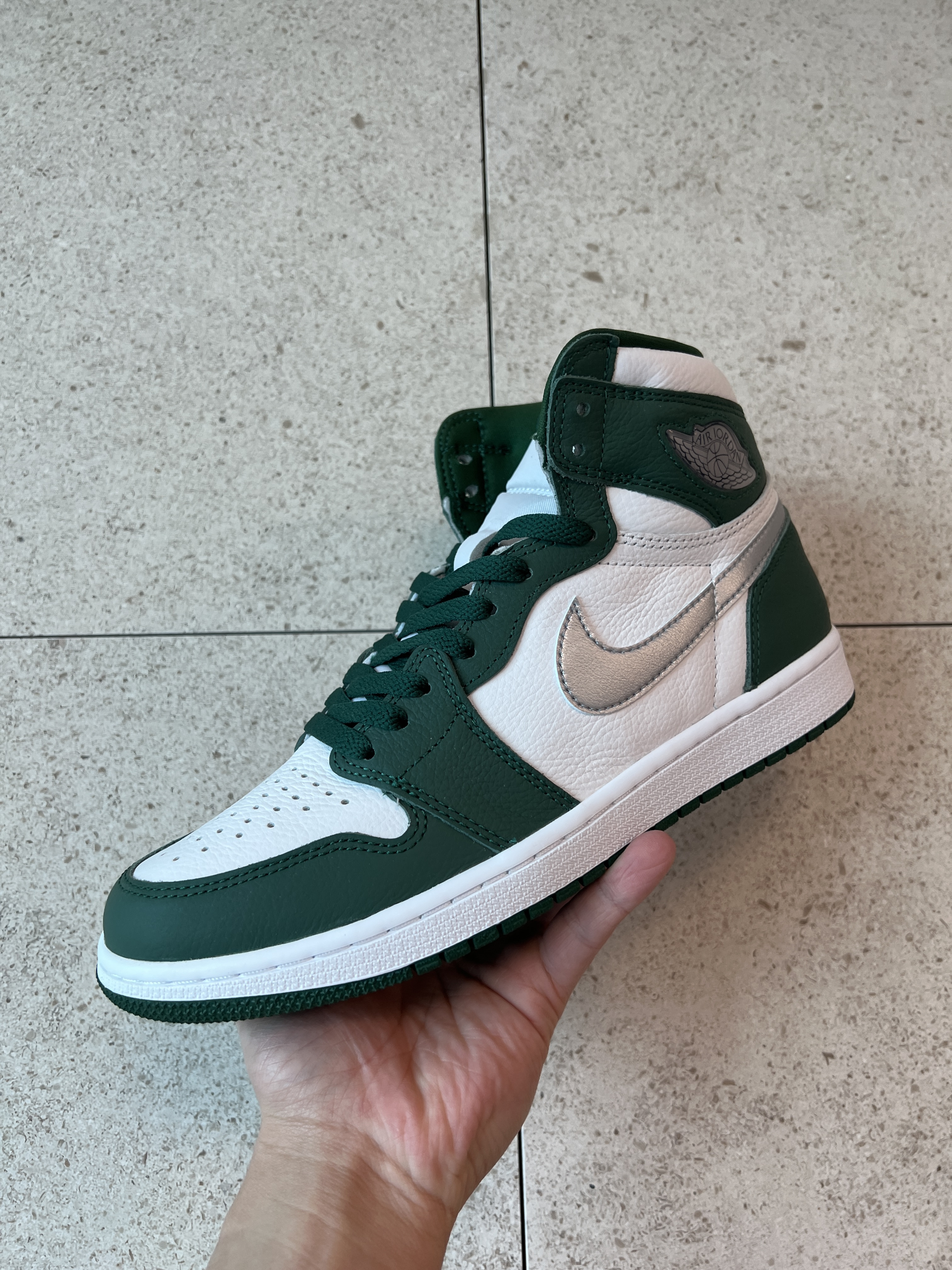 (W) Nike Air Force 1 Low Gorge Green, Jordan 1 Retro High OG Gorge Green 착용 스타일 - 2