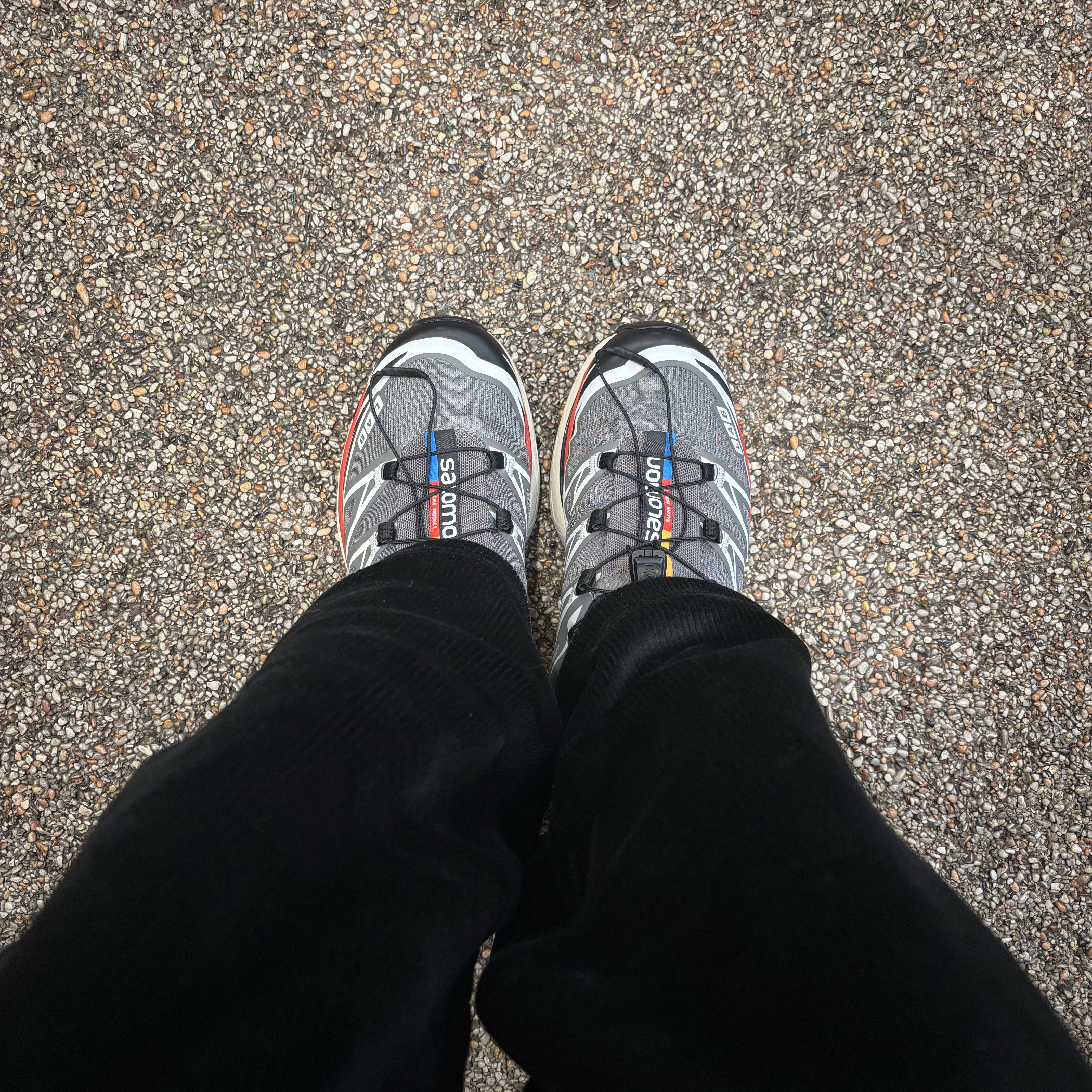 Salomon XT-6 Pewter Aurora Red 착용 스타일