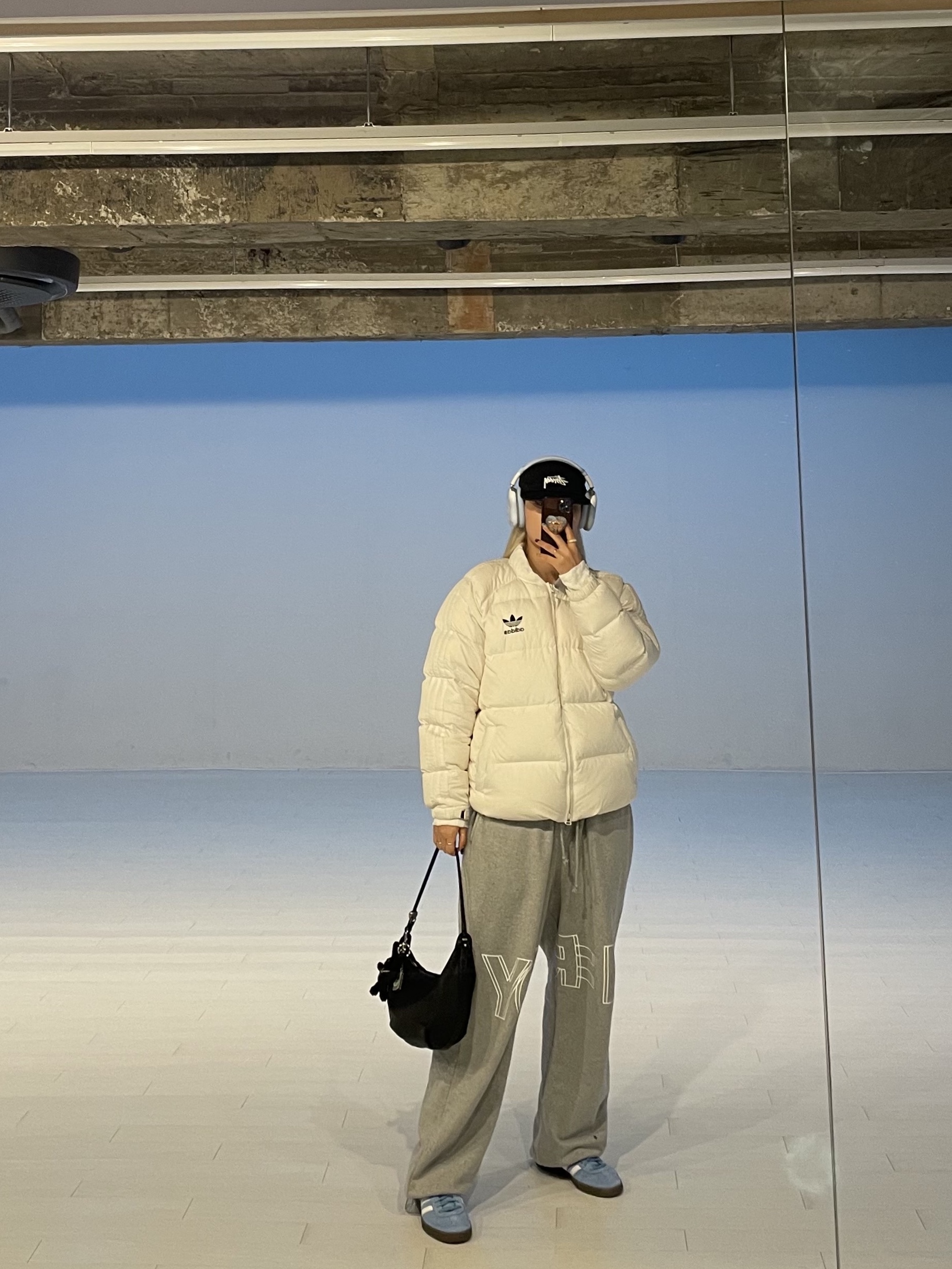 Adidas Spezial Handball Light Blue, Apple AirPods Max Lightning Silver (Korean Ver.) 착용 스타일 - 1