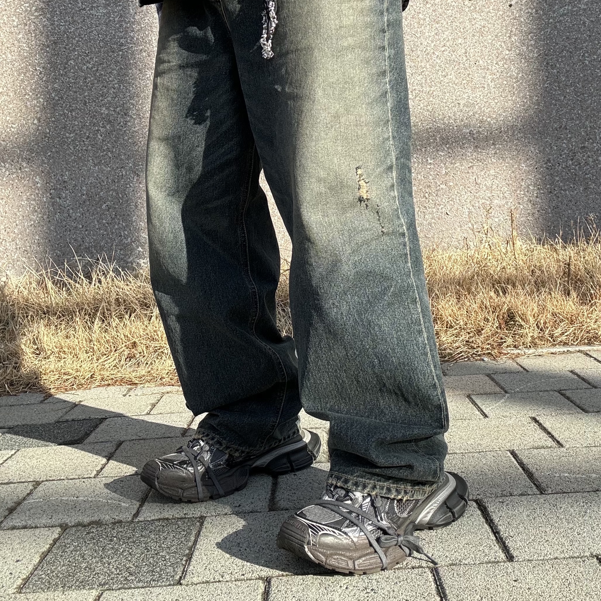 Balenciaga 3XL Sneakers Worn Out Brown, Undermycar Iek Hand Brush Washed Wide Jeans Corrosion Blue - 23FW 착용 스타일 - 3