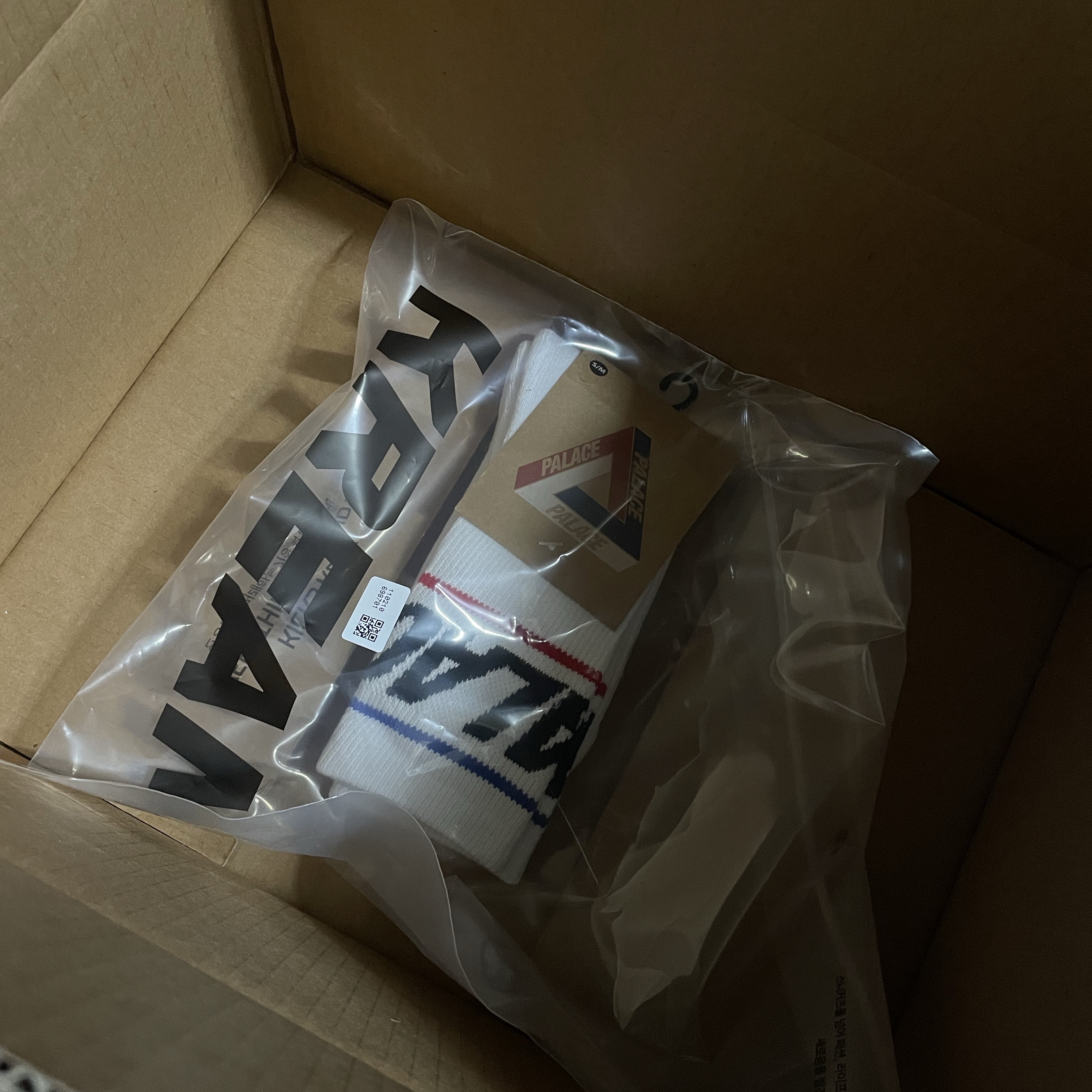 Palace Basically A Sock White 착용 스타일