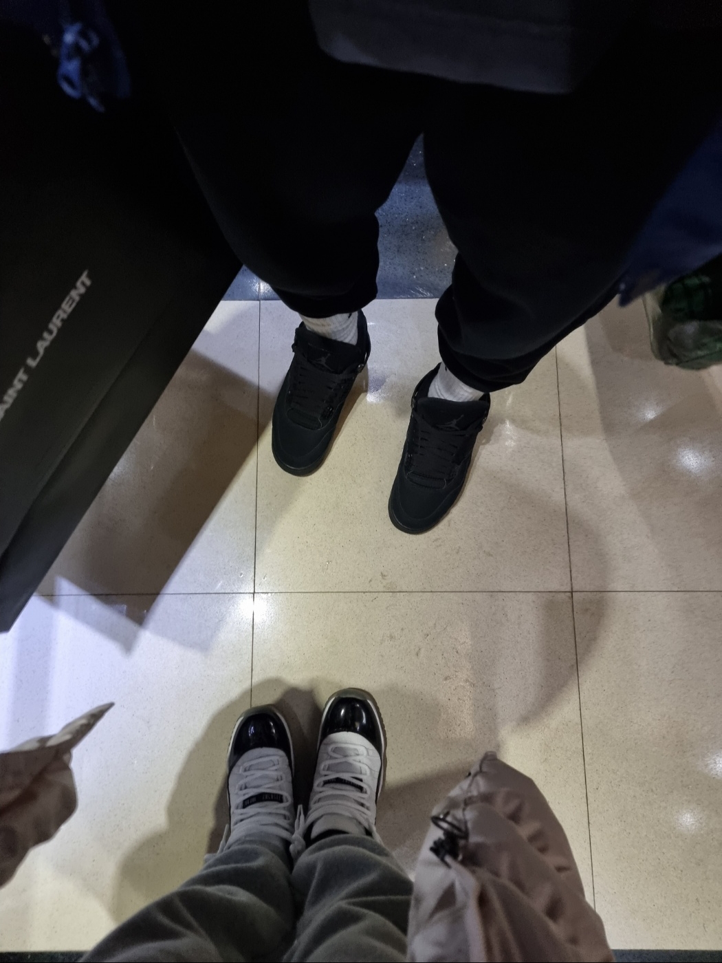 Jordan 11 Retro Concord 2018, Jordan 4 Retro Black Cat 2020 착용 스타일