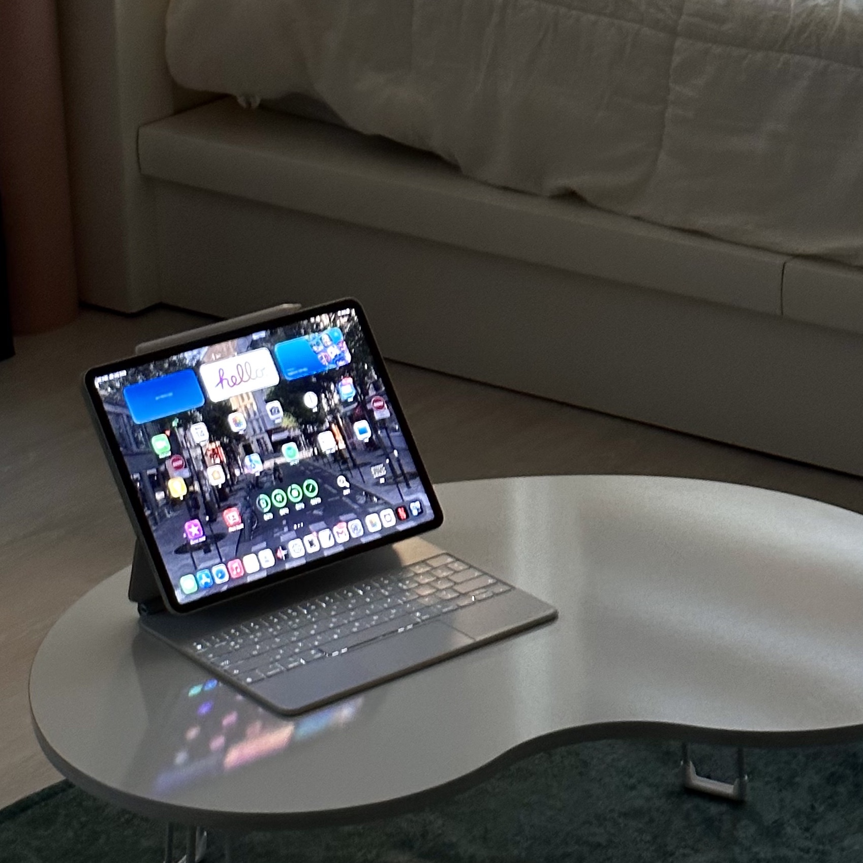 Apple Magic Keyboard for iPad Pro 12.9-inch White (Korean Ver.), Apple Pencil 2nd Gen 착용 스타일